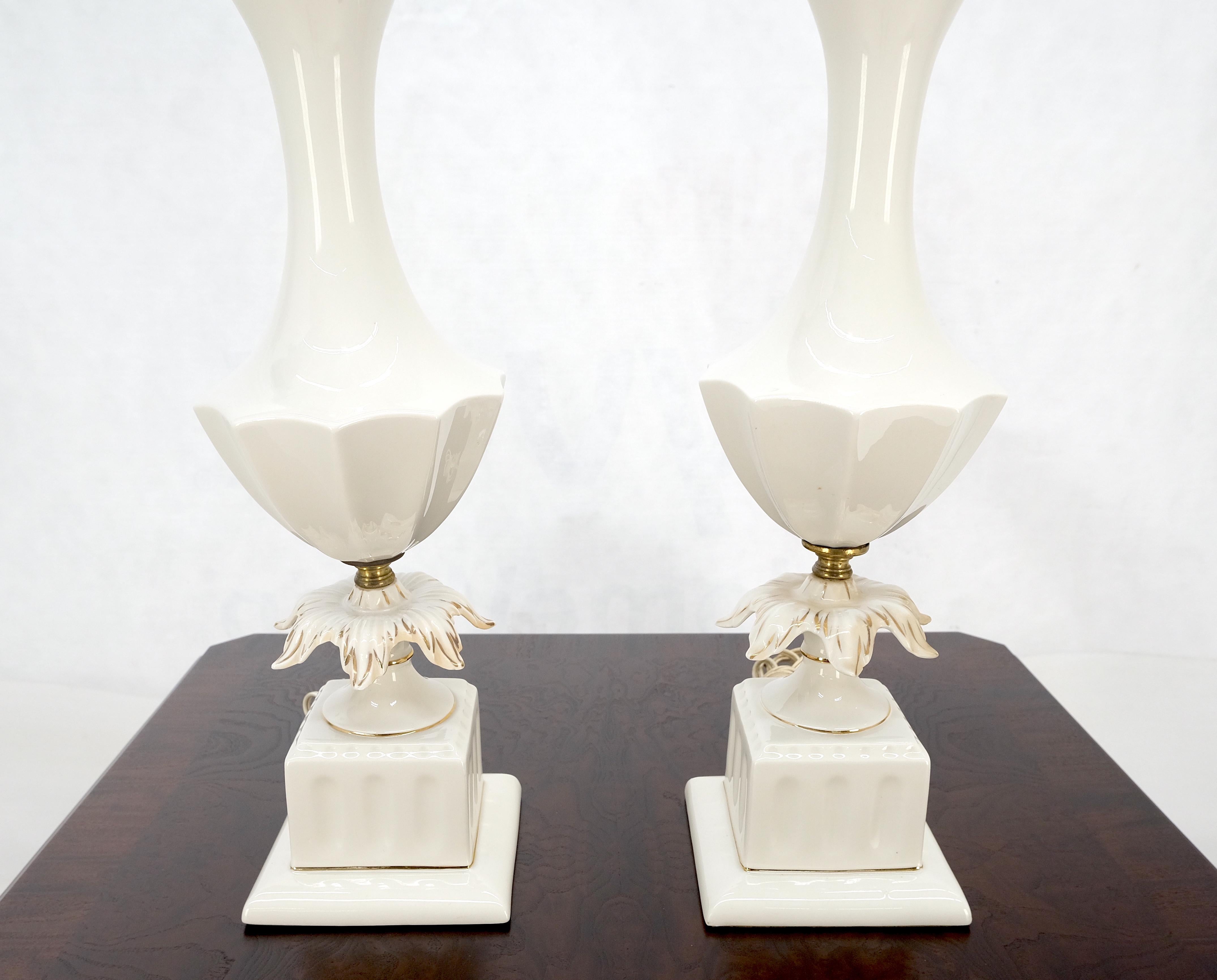 American Pair of Off White Ceramic c1960s Lotus & Vase Style Table Lamps MINT For Sale