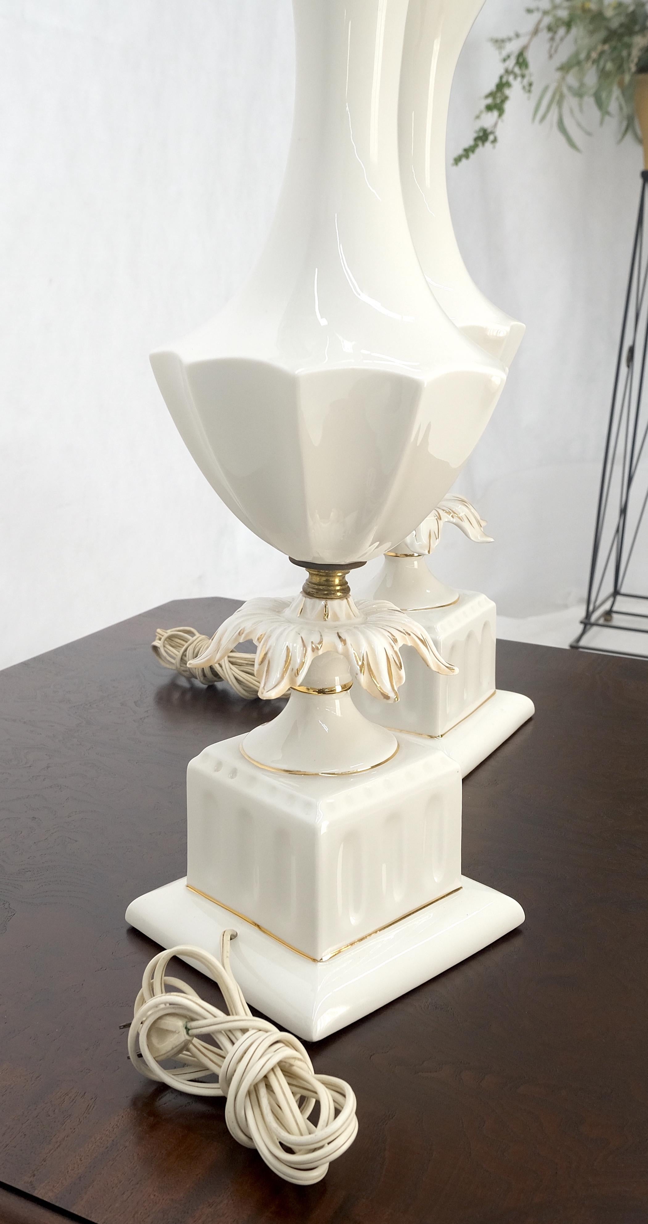Pair of Off White Ceramic c1960s Lotus & Vase Style Table Lamps MINT For Sale 3