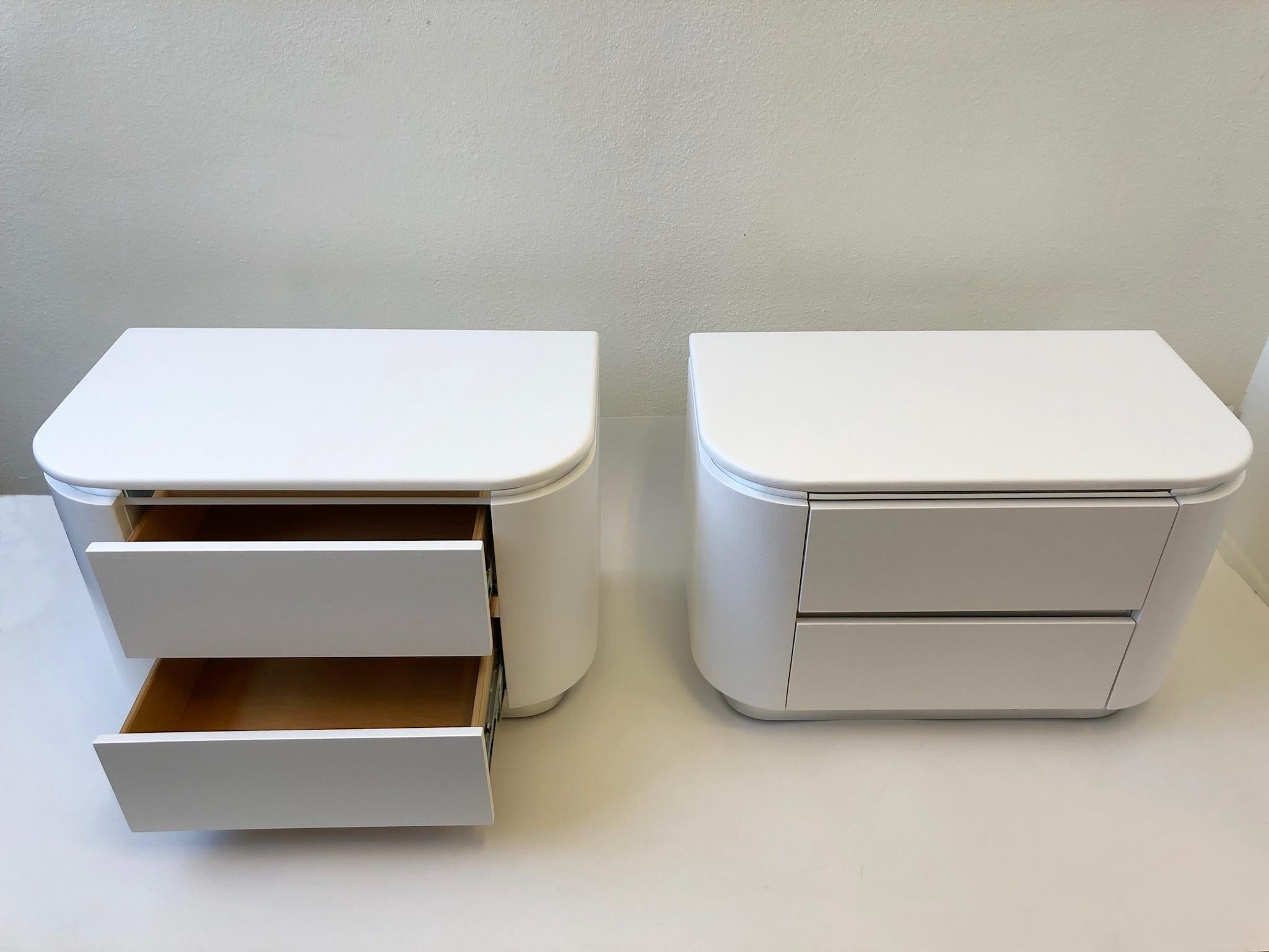 Pair of Off White Lacquer and Chrome Nightstands by Steve Chase In Excellent Condition In Palm Springs, CA