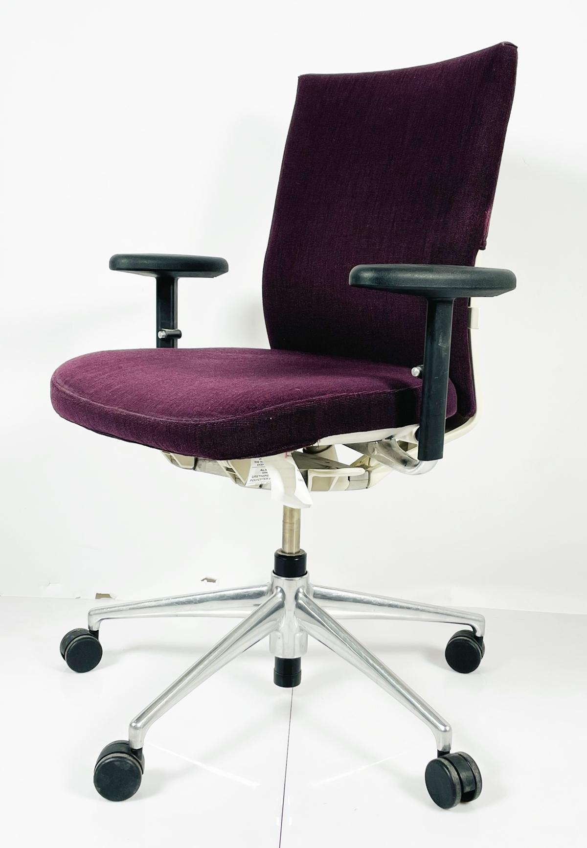 Office/desk chair designed by Antonio Citterio and manufactured by Vitra and part of the Axess collection.

The chair is height adjustable, the back tilts back and the armrests also move up and down, the chair is very comfortable.

The chair has
