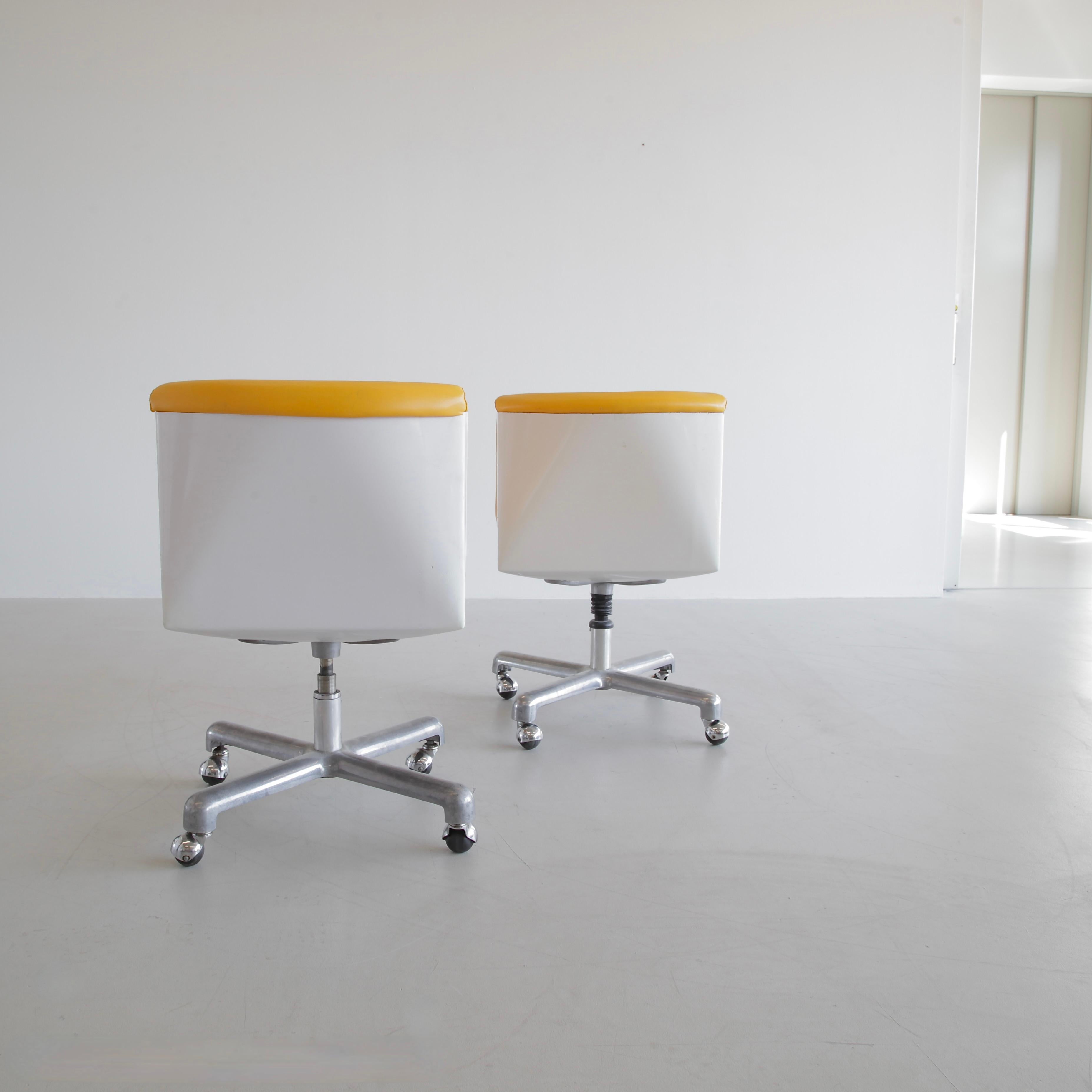Paar Bürostühle von Ettore Sottsass & Hans Von Klier, 1969 (Kunstleder) im Angebot