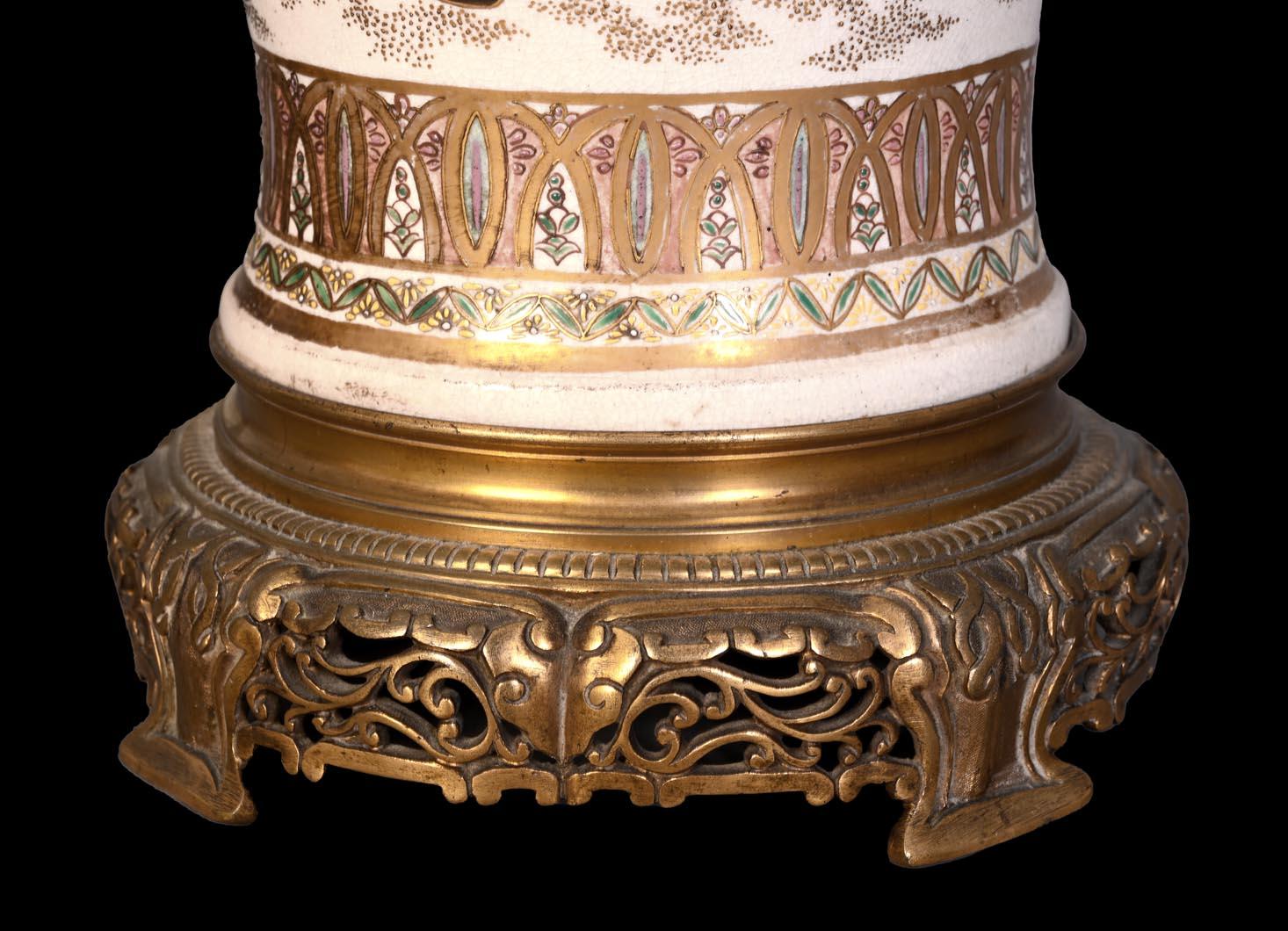 Pair of Oil Lamps in Satsuma Faience with Baccarat Opaline Globes – Second Half en vente 7