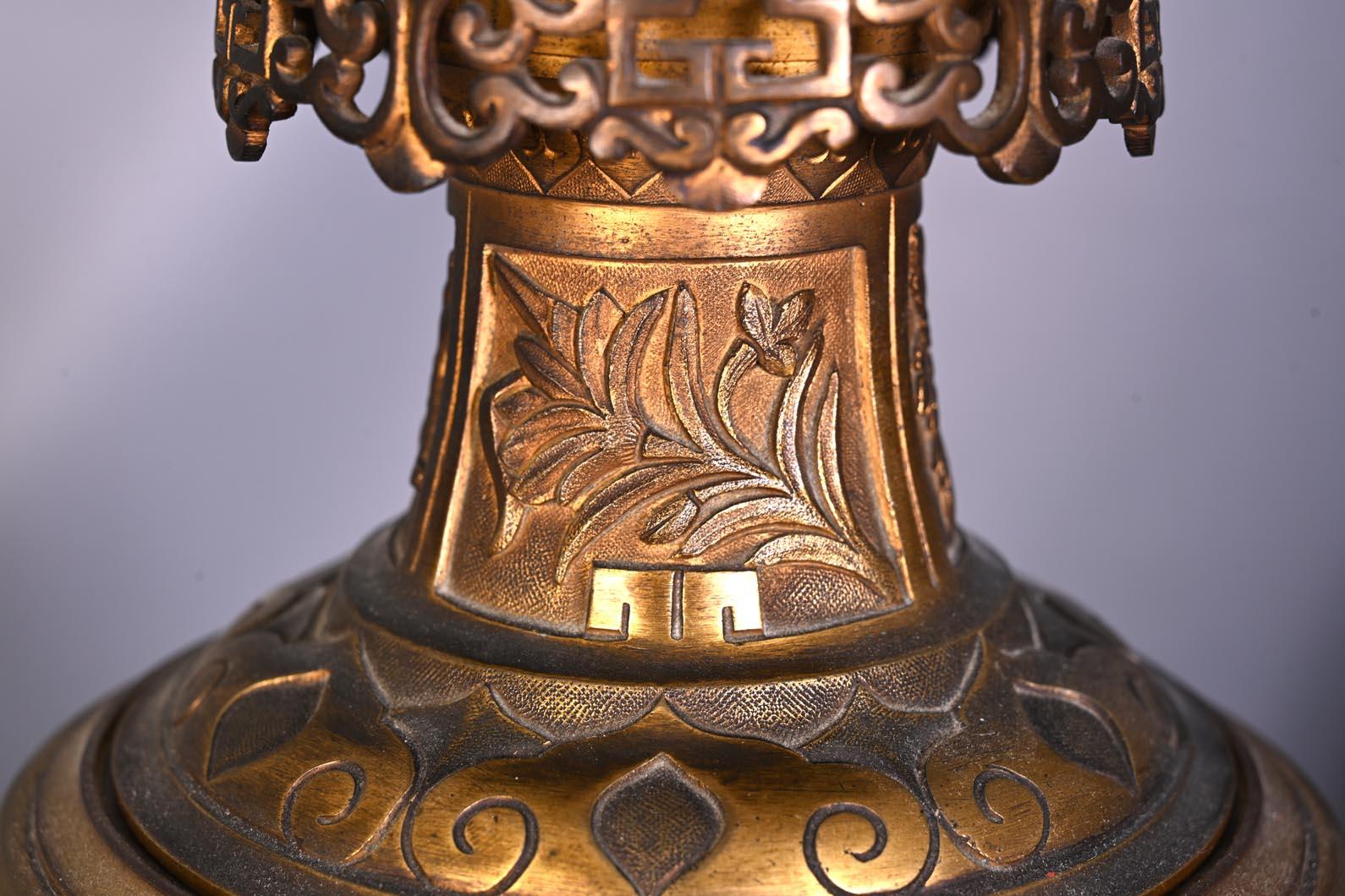 Japonisme Pair of Oil Lamps in Satsuma Faience with Baccarat Opaline Globes – Second Half en vente