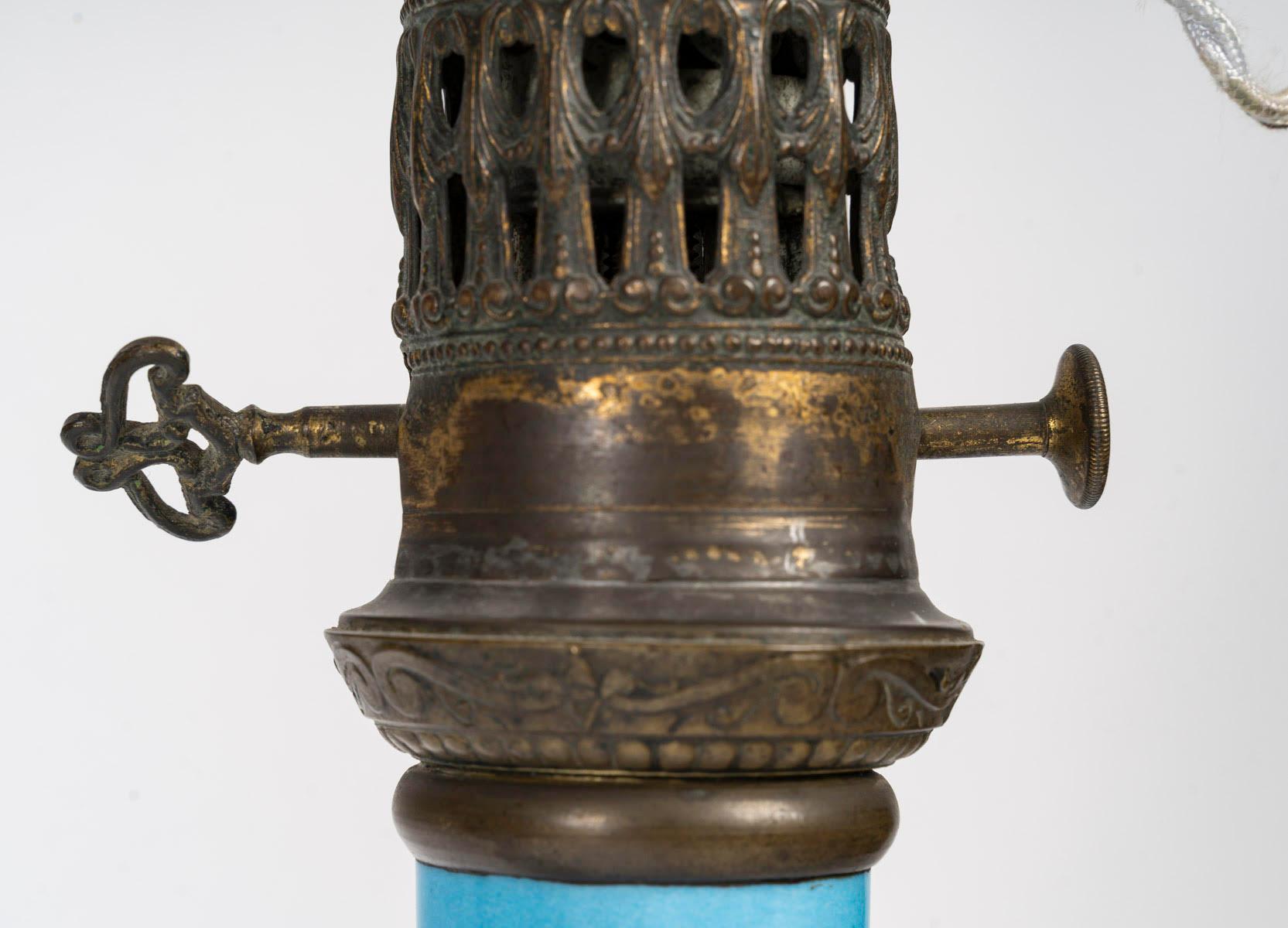 Paire de lampes à huile montées en lampes de table, période Napoléon III, XIXe siècle. en vente 1