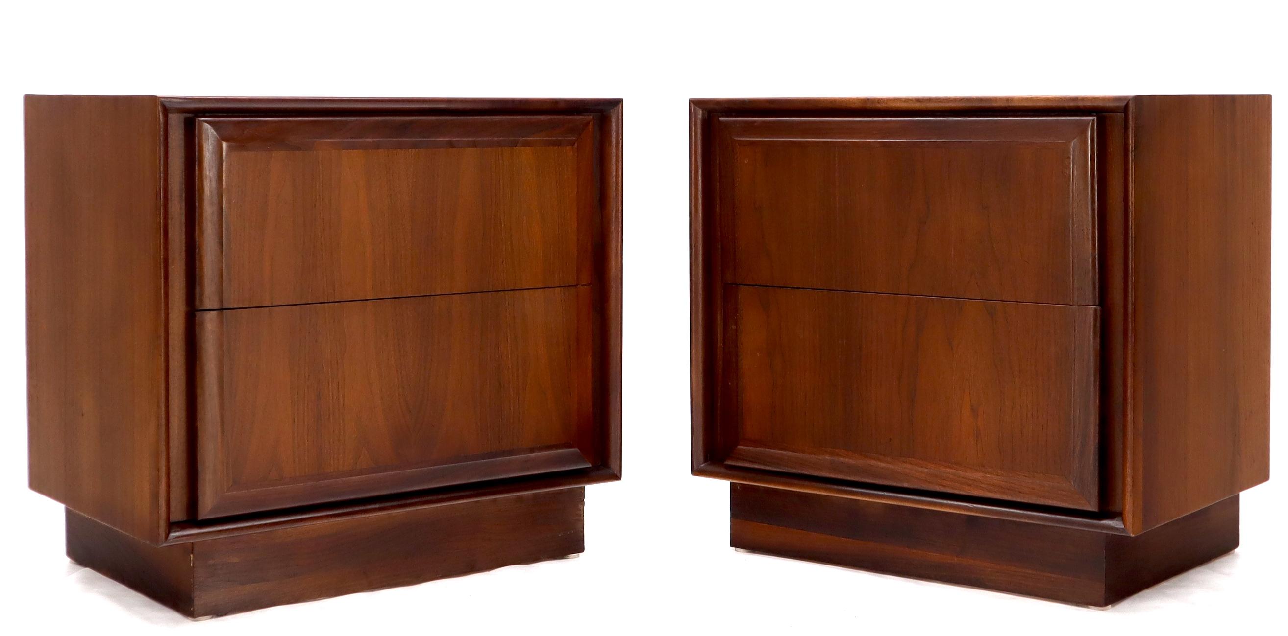 Pair of high quality Mid-Century Modern oiled walnut cube shape end tables or nightstands.