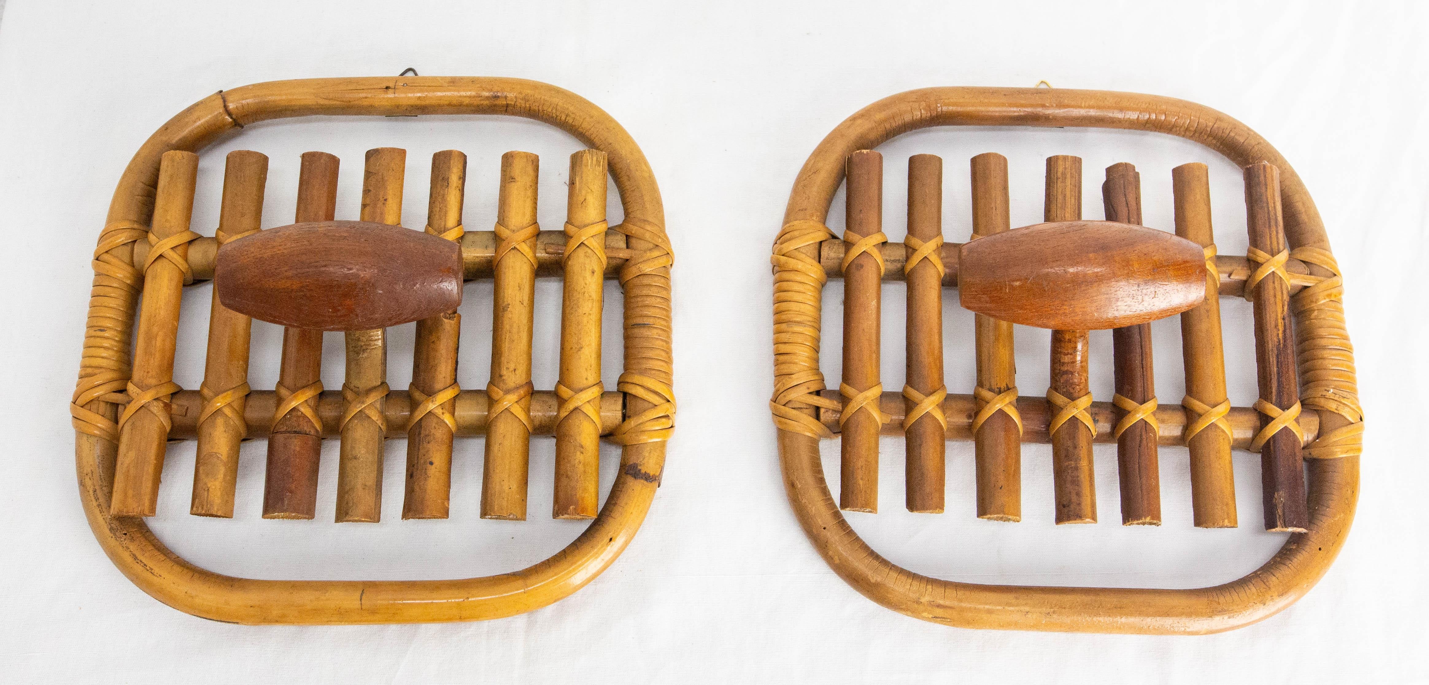 Italian pair of wall sconces in rattan by Olaf von Bohr.
Olaf von Borh is Austrian, born of a sculptor father (Roland von Bohr). He is particularly inspired by natural forms. When not using natural materials, his creations are inspired by organic