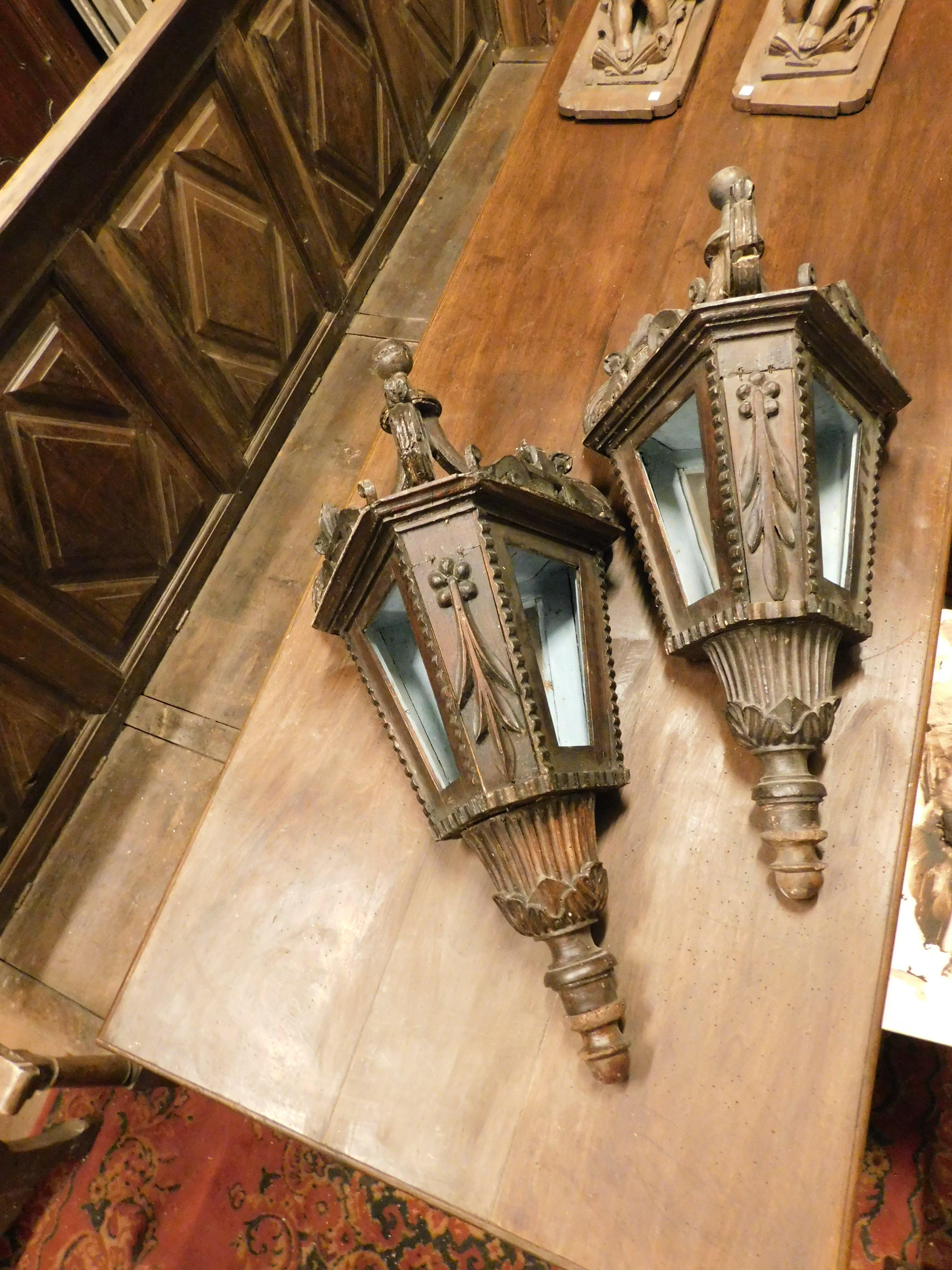 pair of old big street lamps, procession lamps in lacquered wood, Italy In Good Condition For Sale In Cuneo, Italy (CN)