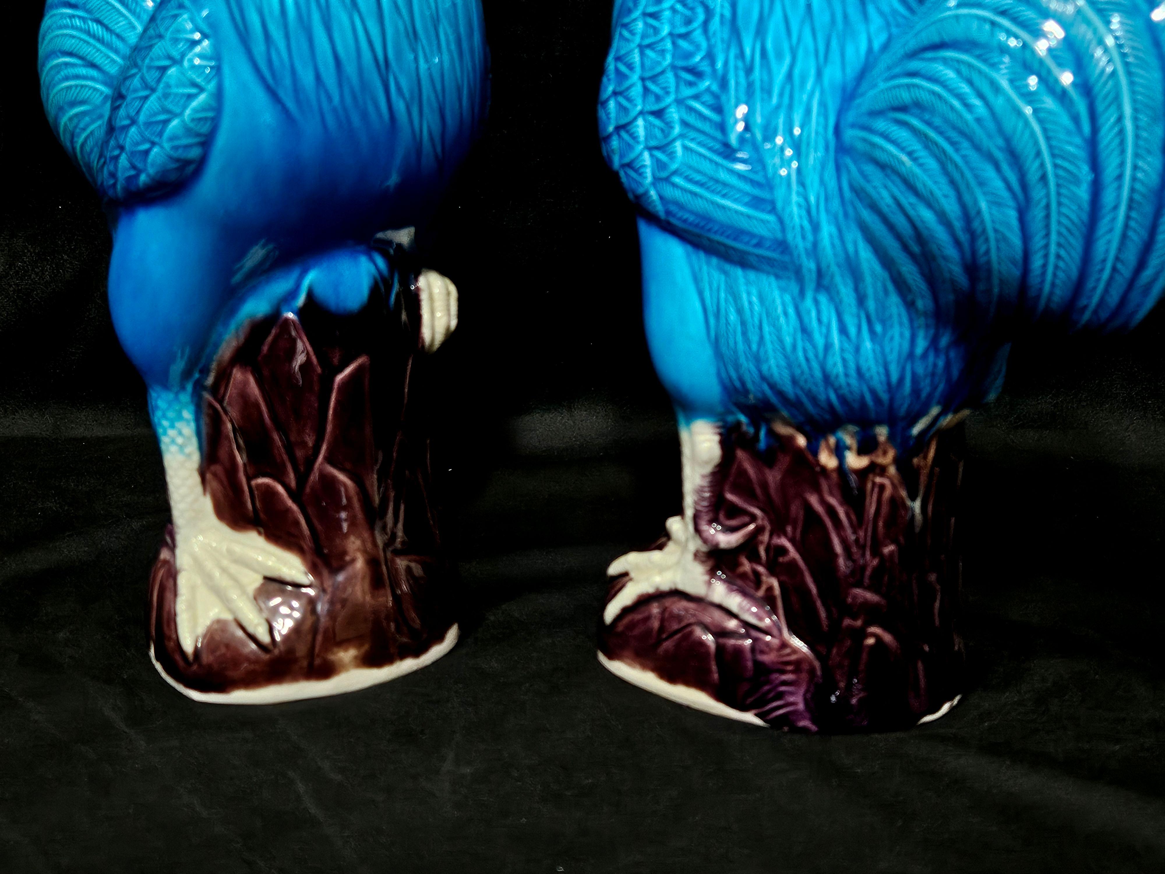 Porcellana Pair of Old Blue Glazed Chinese Ceramic Rooster Figures in vendita