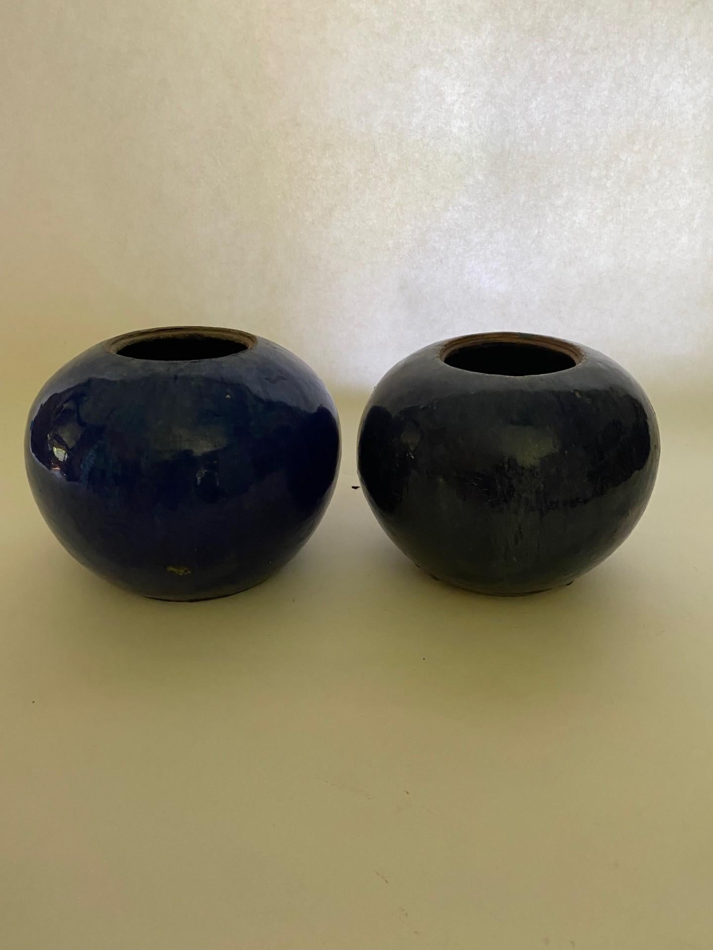 Coppia di vasi antichi smaltati di Bluesalt provenienti dall'Inghilterra In condizioni buone in vendita a North Salem, NY