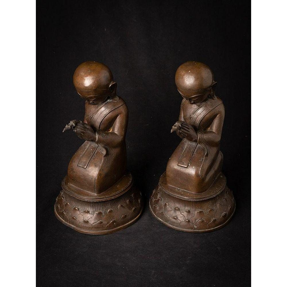 Pair of old bronze Burmese Monk statues from Burma For Sale 11