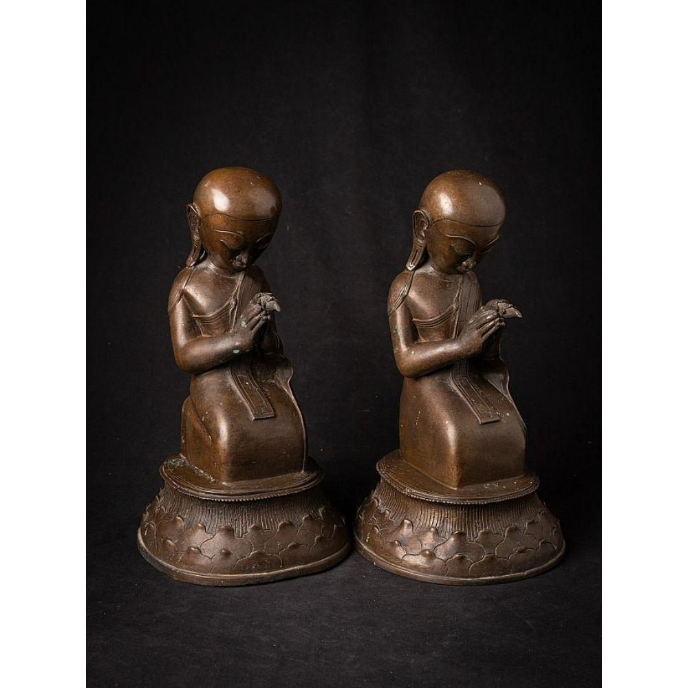 Pair of old bronze Burmese Monk statues from Burma For Sale 2