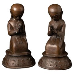 Paire de statues de moines birmans de Birmanie en bronze ancien