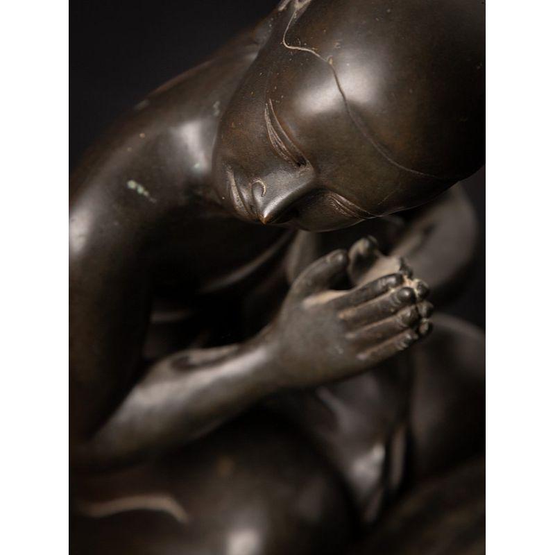 Paire d'anciennes statues de moine birmanes en bronze de Birmanie  Bouddhas originaux en vente 14