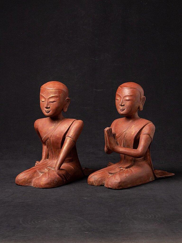 Pair of Old Burmese Monk Statues from Burma In Good Condition For Sale In DEVENTER, NL
