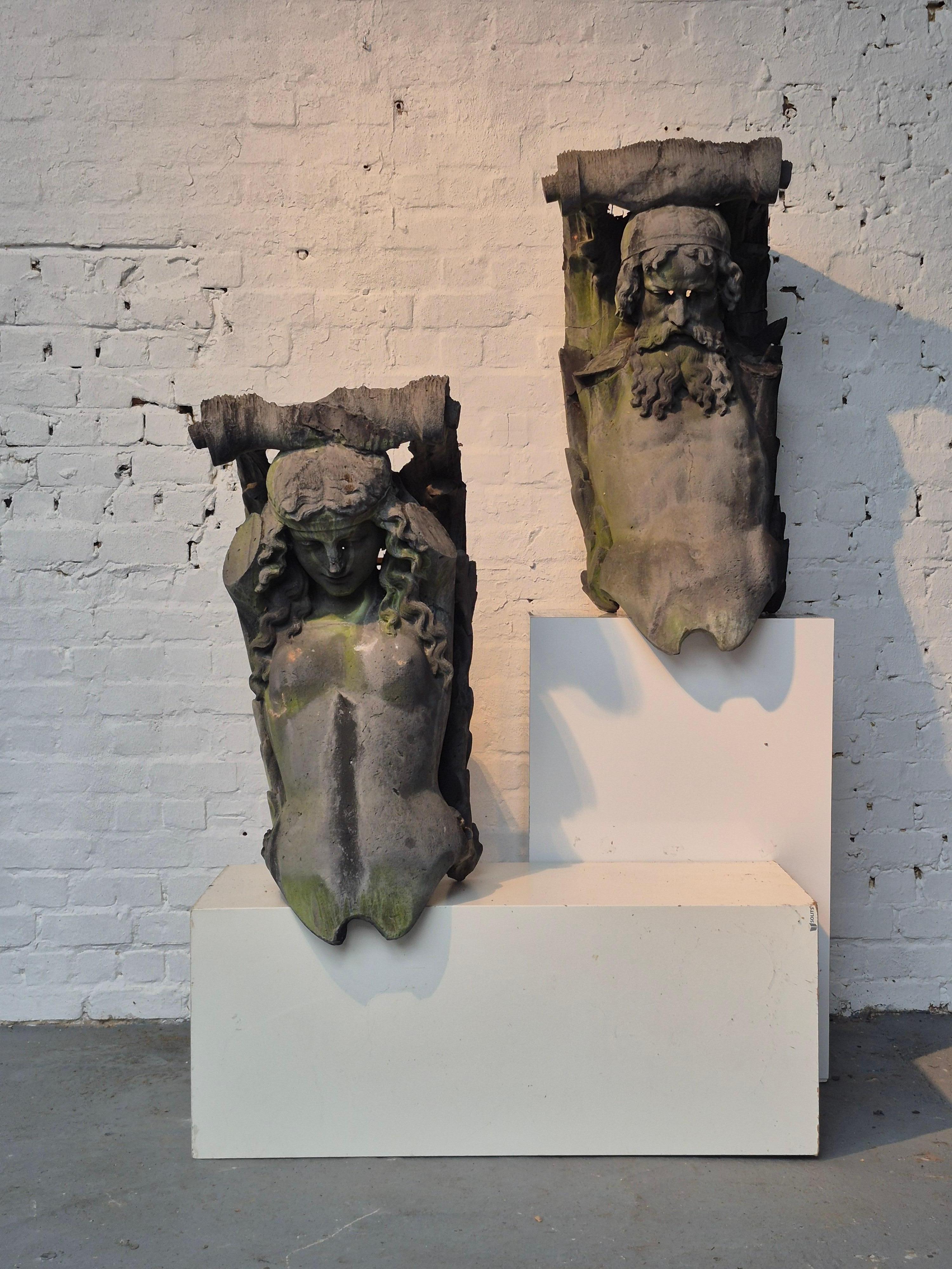 Coppia di vecchie cariatidi In condizioni buone in vendita a Haaltert, BE