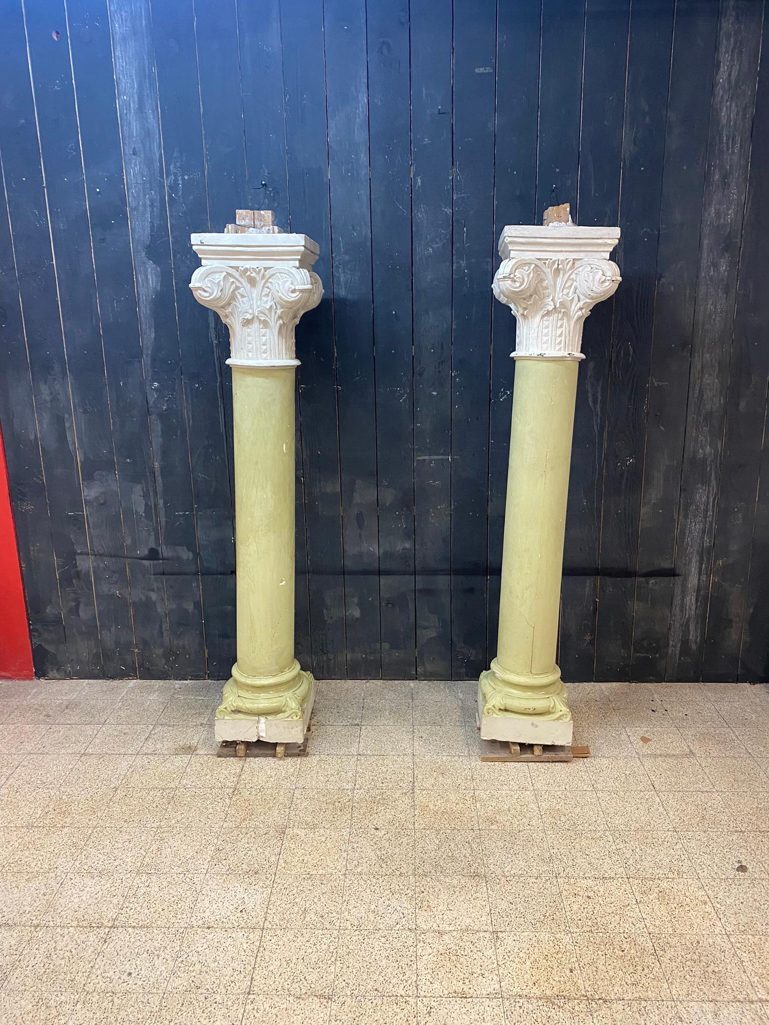 Paar alte Säulen aus patiniertem Gips um 1880 Von einem alten Theater (Patiniert) im Angebot