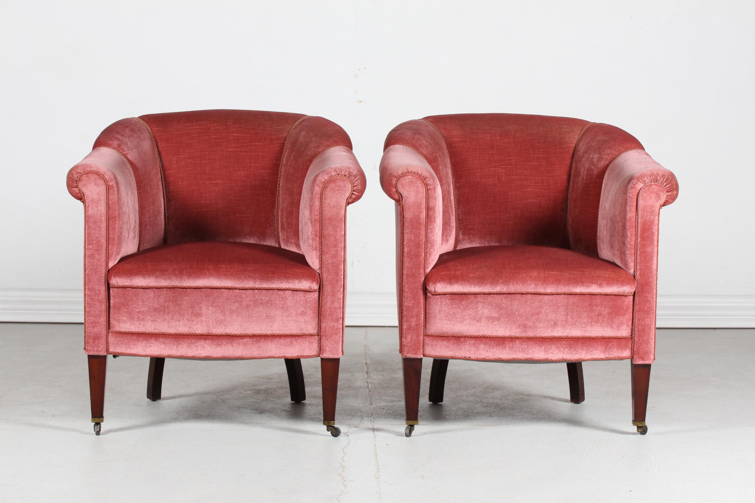 Pair of vintage u-shaped Chesterfield loungechairs made by a danish cabinet maker in Denmark the 1920s.
They are upholstered with dusty cherry or pink velvet. The legs are made of dark mahogany anf the front legs are fitted with small brass