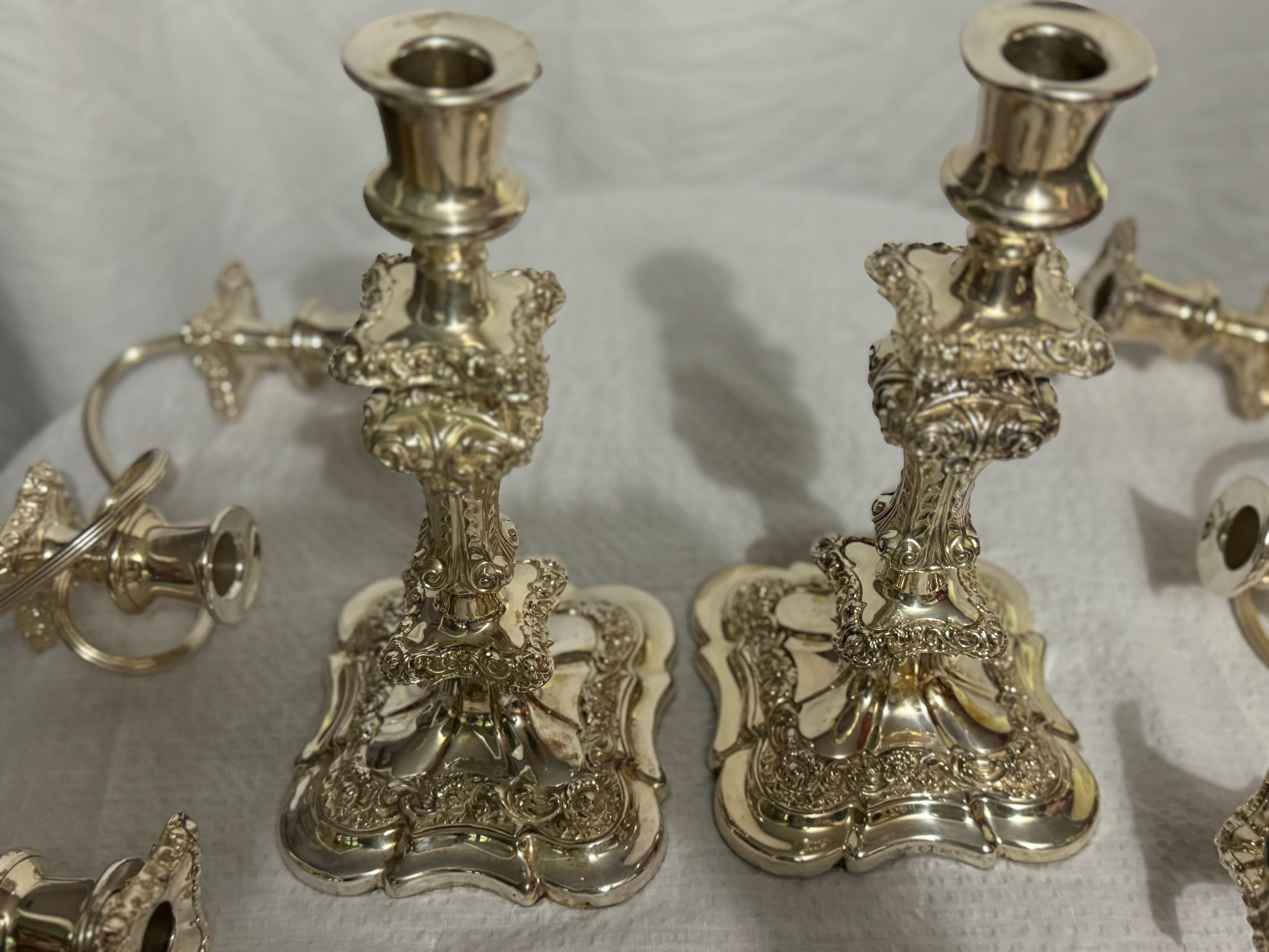 Coppia di candelabri a tre luci in stile rococò di Ellis Silver Plate, in stile antico inglese. In condizioni buone in vendita a Birmingham, AL