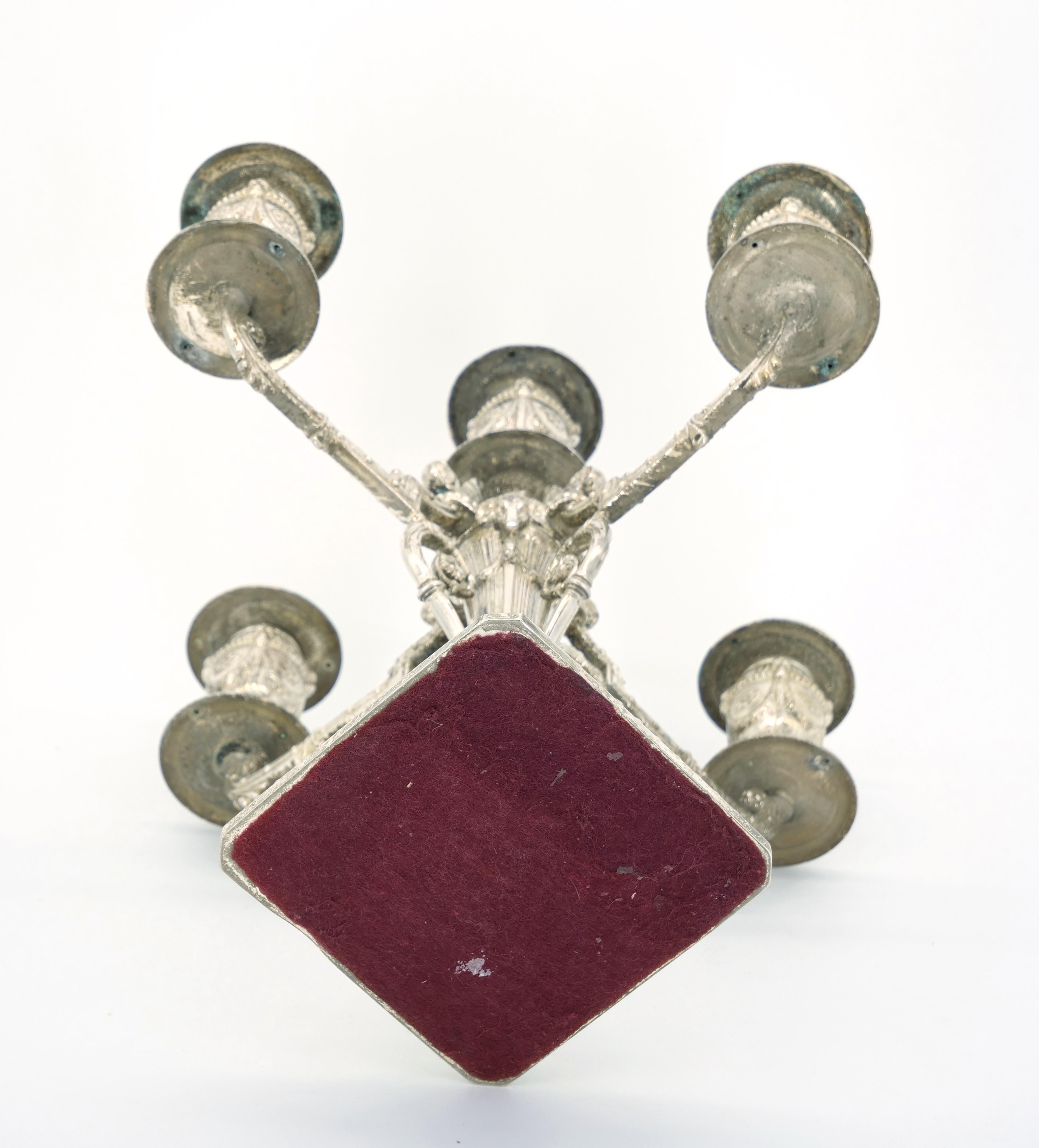 Ancien candélabre de table anglais à cinq bras en métal argenté Sheffield en vente 2