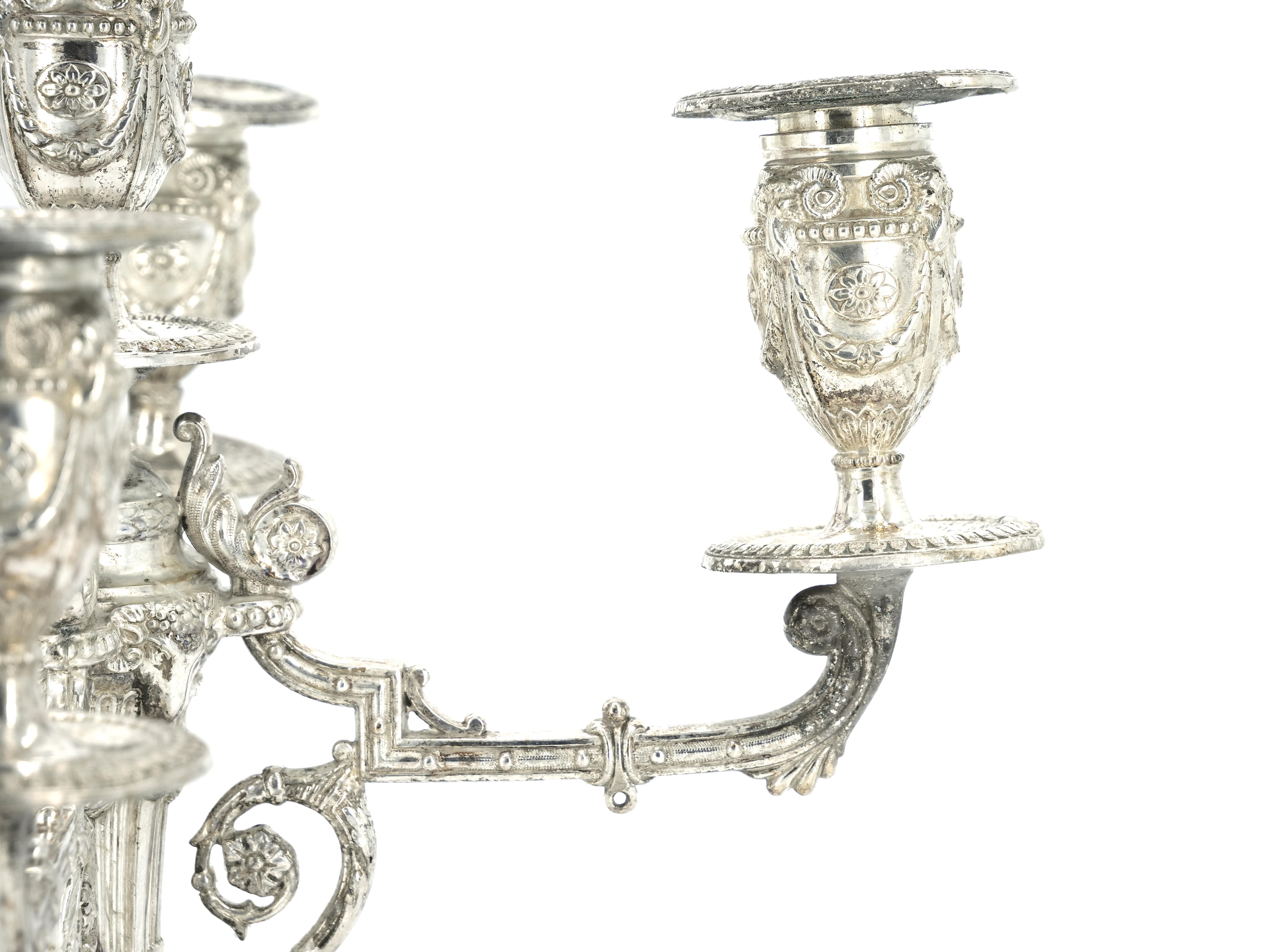 Ancien candélabre de table anglais à cinq bras en métal argenté Sheffield Bon état - En vente à Tarry Town, NY