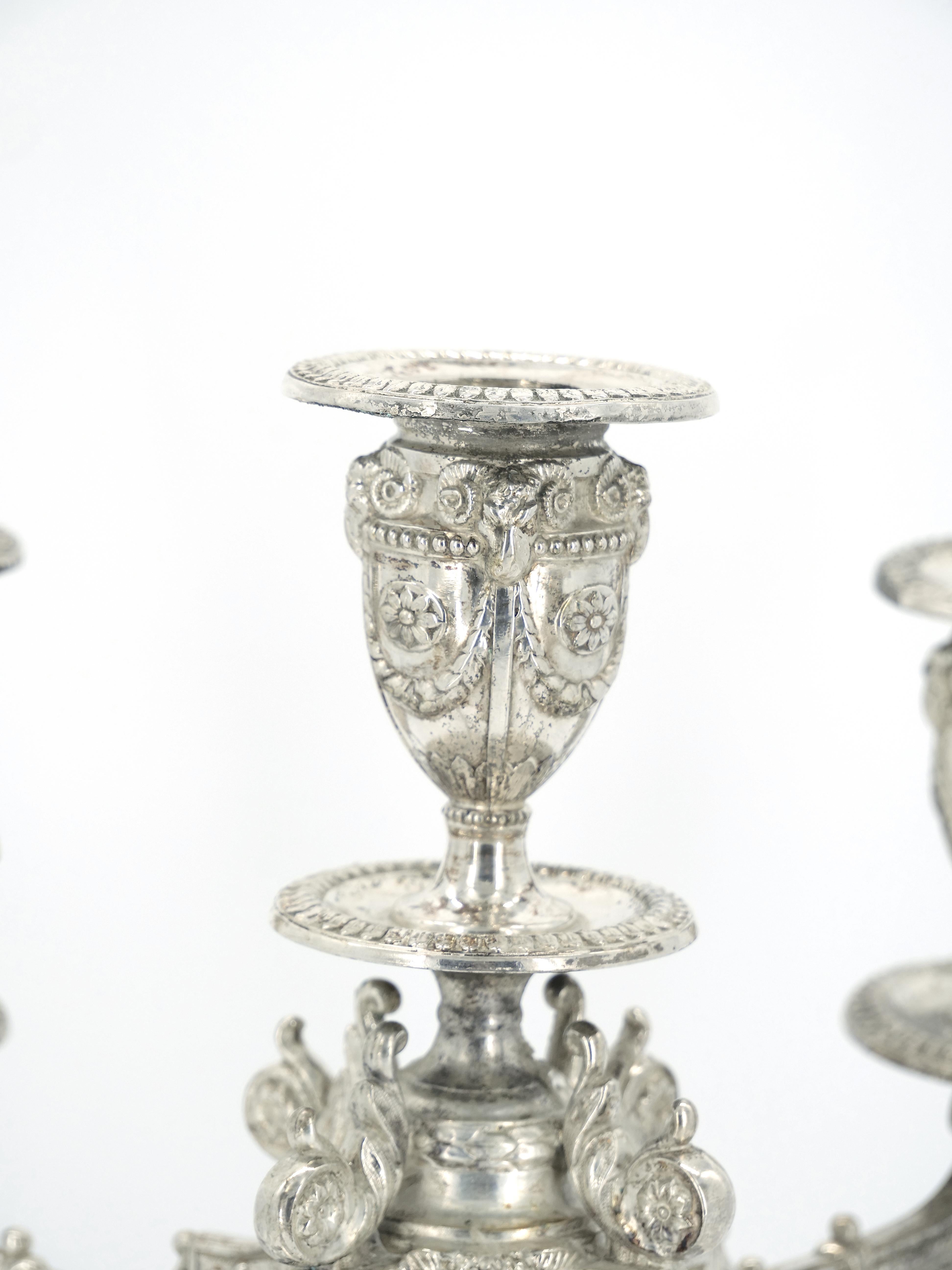 XIXe siècle Ancien candélabre de table anglais à cinq bras en métal argenté Sheffield en vente
