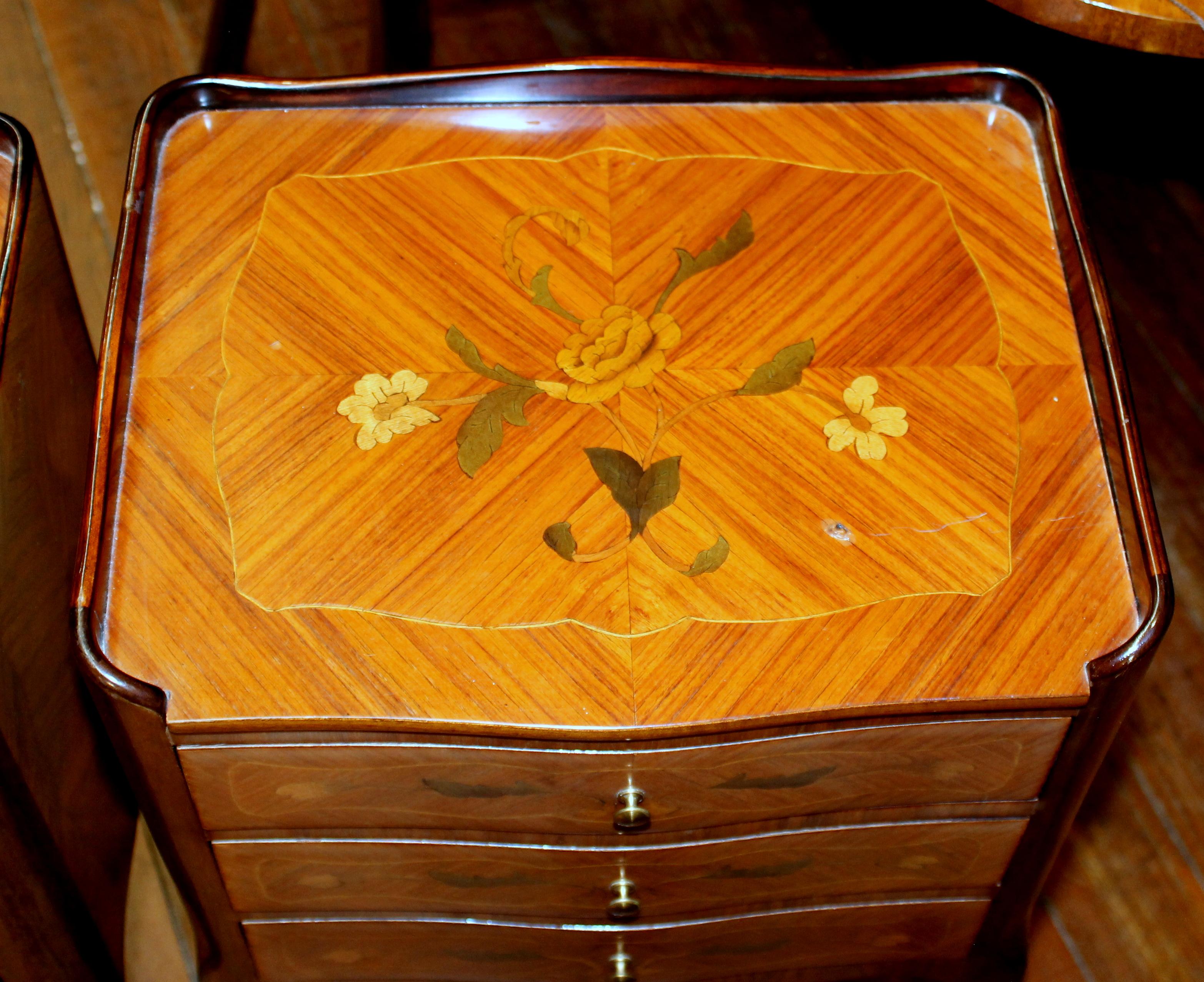 Inlay Pair of Old French Louis XV style Marquetry Inlaid Kingwood Bedside Tables