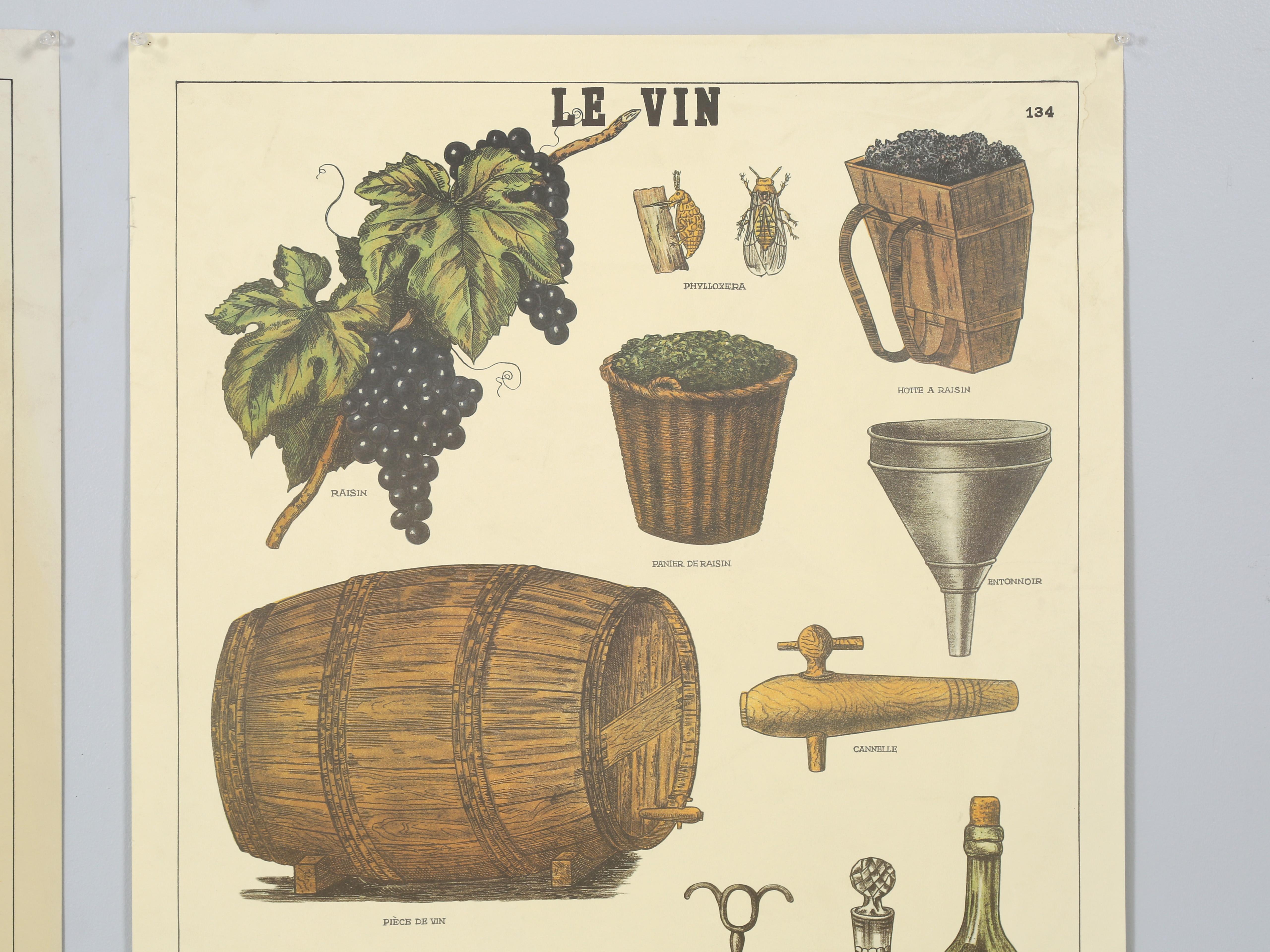 Milieu du XXe siècle Paire d'affiches françaises anciennes pour le chocolat et le vin de Paris, France en vente