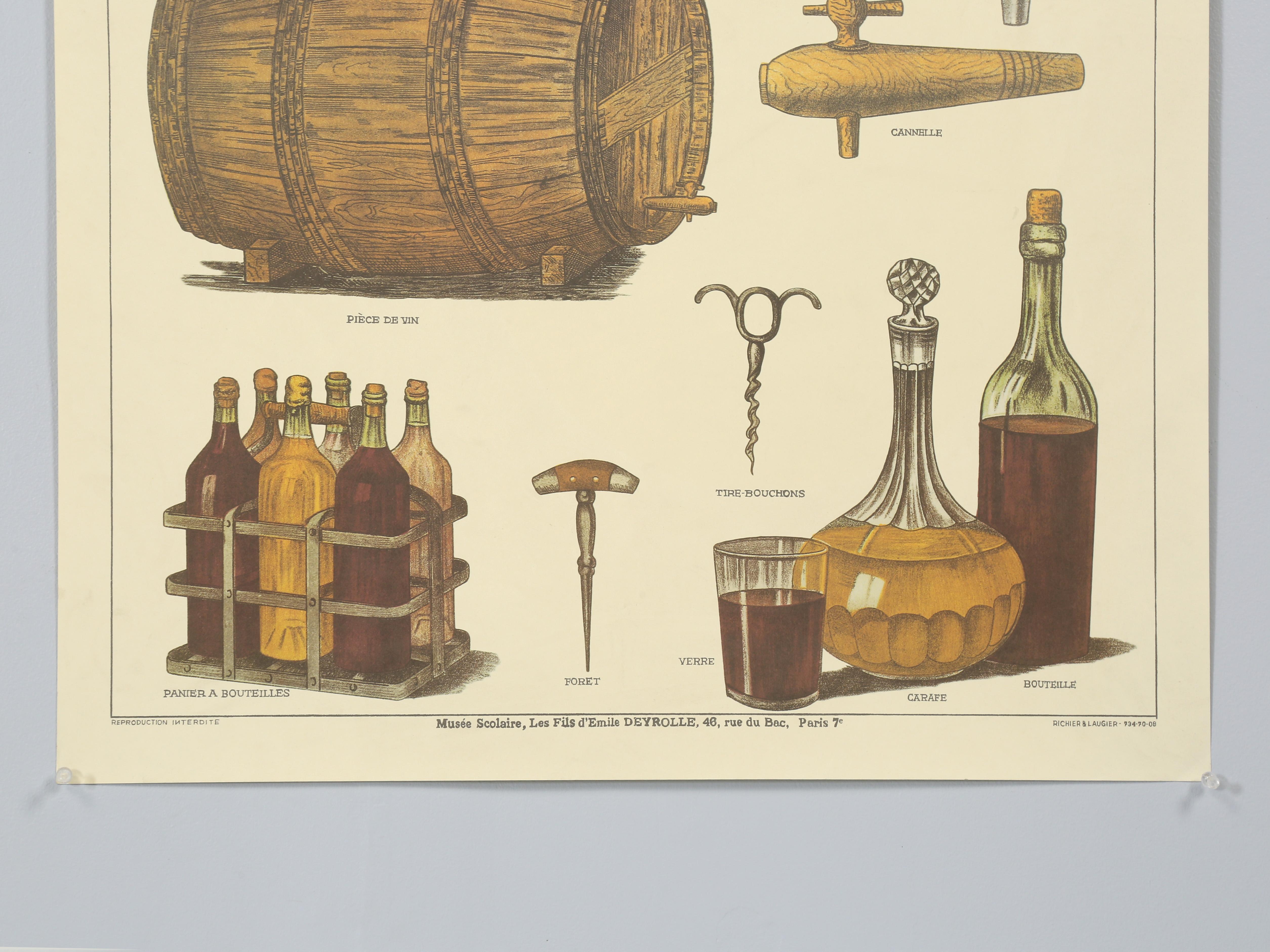 Paire d'affiches françaises anciennes pour le chocolat et le vin de Paris, France en vente 1