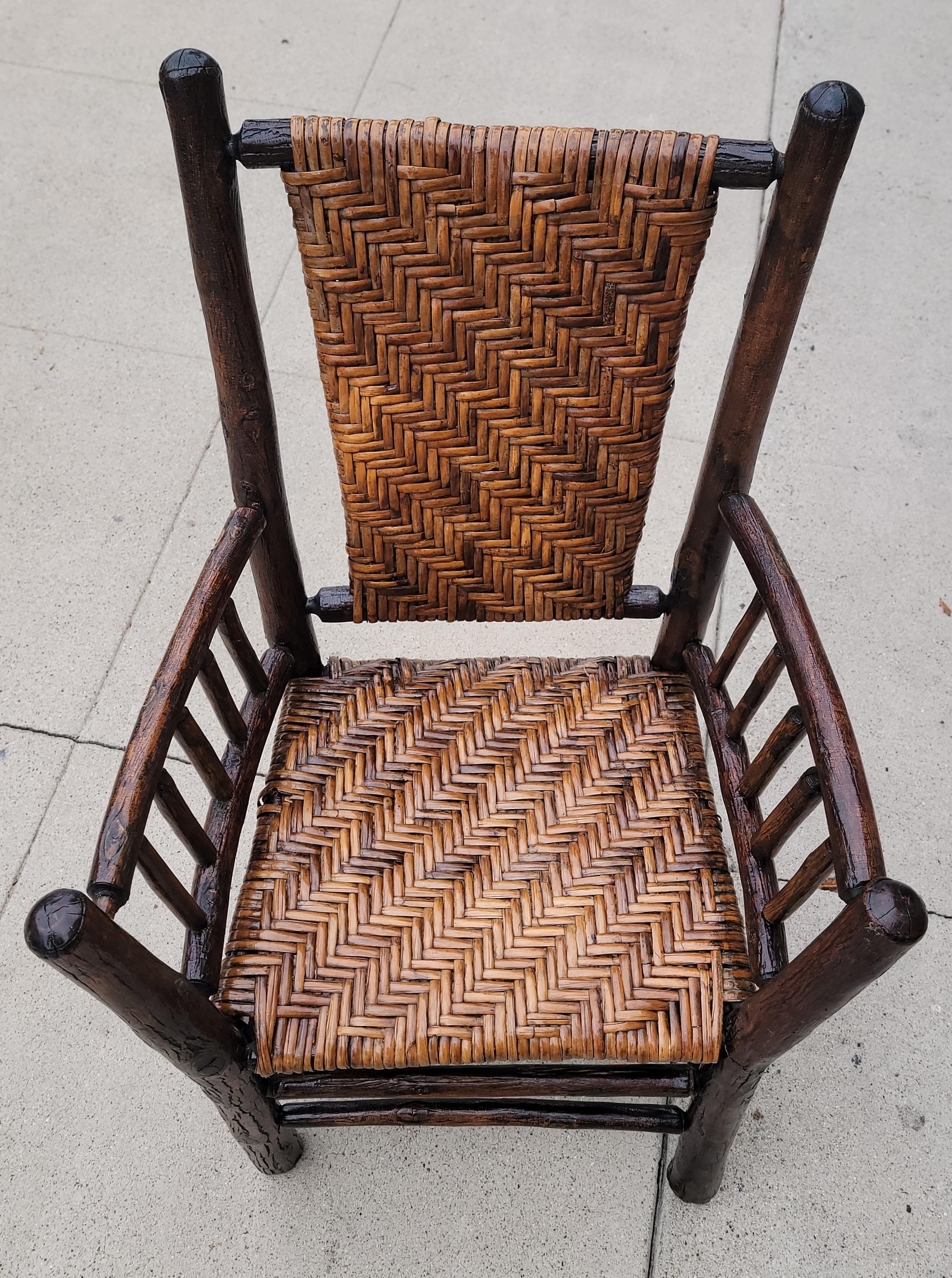 Paire de fauteuils en vieux pacanier Bon état - En vente à Los Angeles, CA