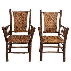 Pareja de sillones de nogal viejo