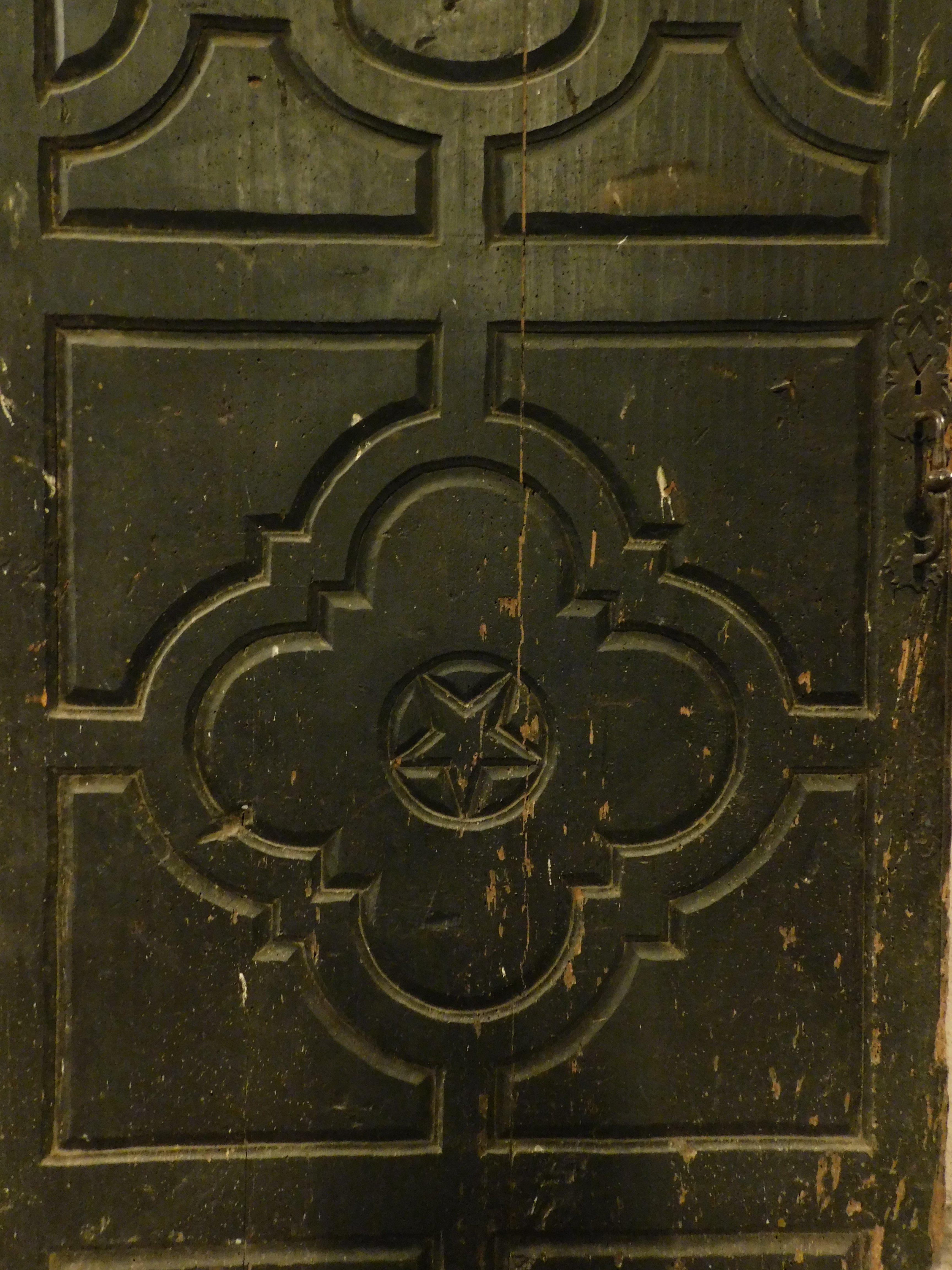Paire de vieilles portes intérieures, laquées noires et sculptées, Italie 5