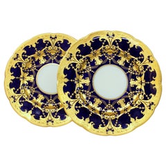 Coppia di vecchi piatti da credenza in porcellana cobalto e dorata a mano di Minton
