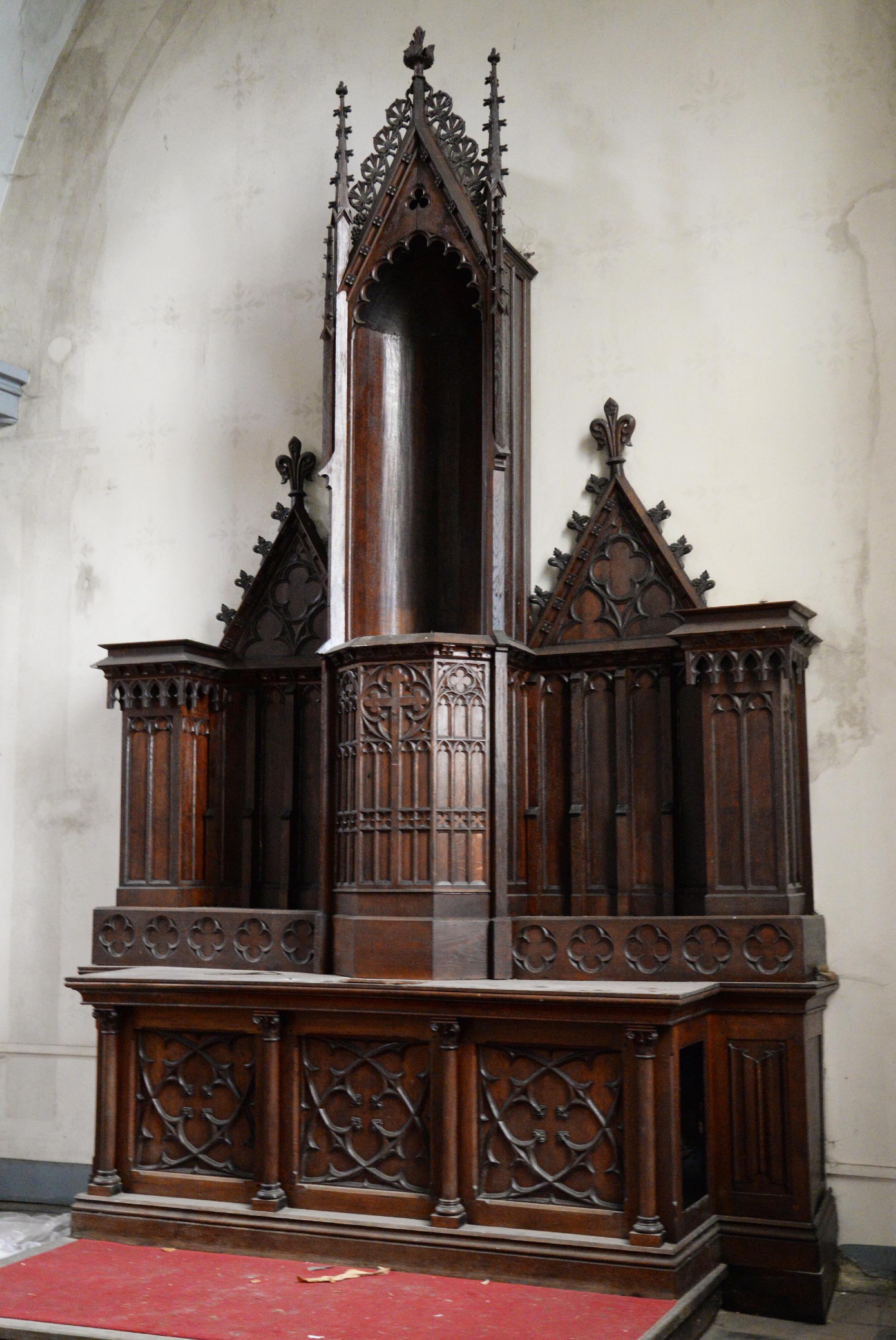 Belgian Pair of Old Oak Church Altars in the Neo-Gothic Style For Sale