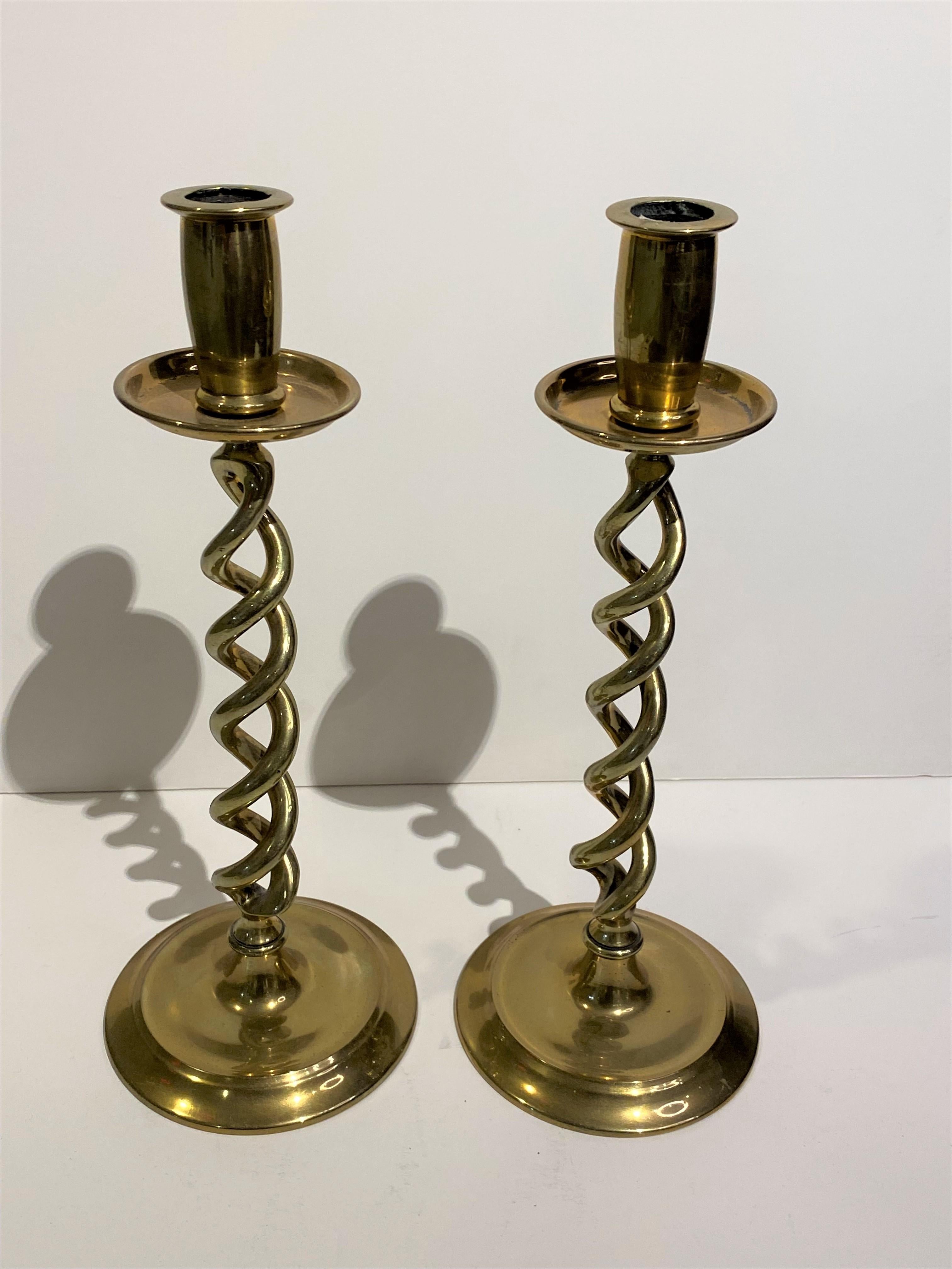 Pair of Old Open Twist Brass Candlesticks from England In Excellent Condition For Sale In North Salem, NY