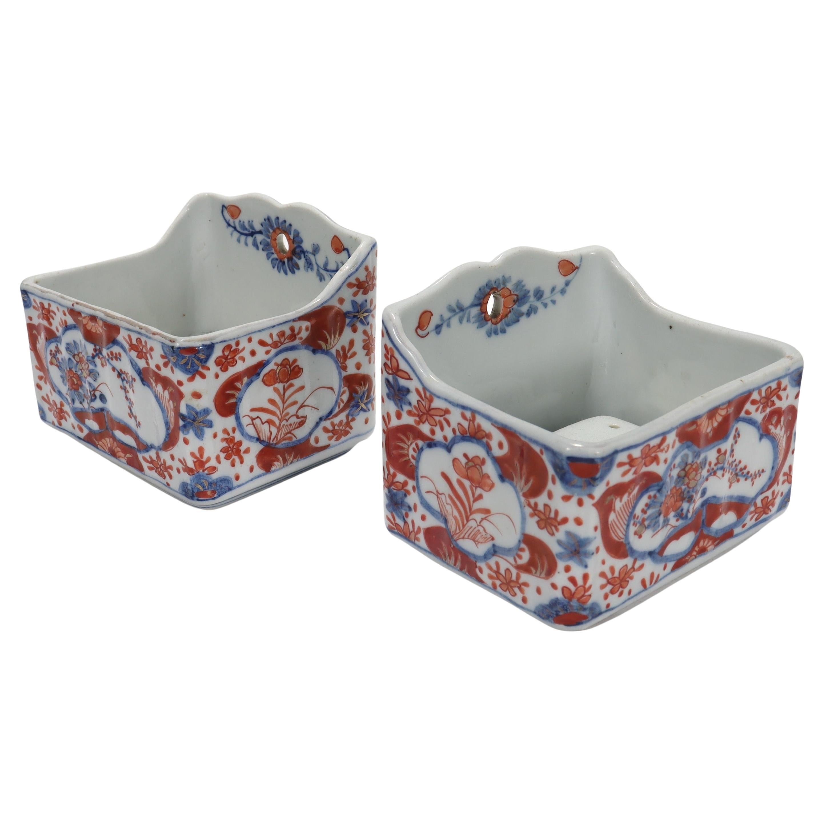 Paar alte oder antike japanische Seifenschalen aus Imari Porcelain im Angebot