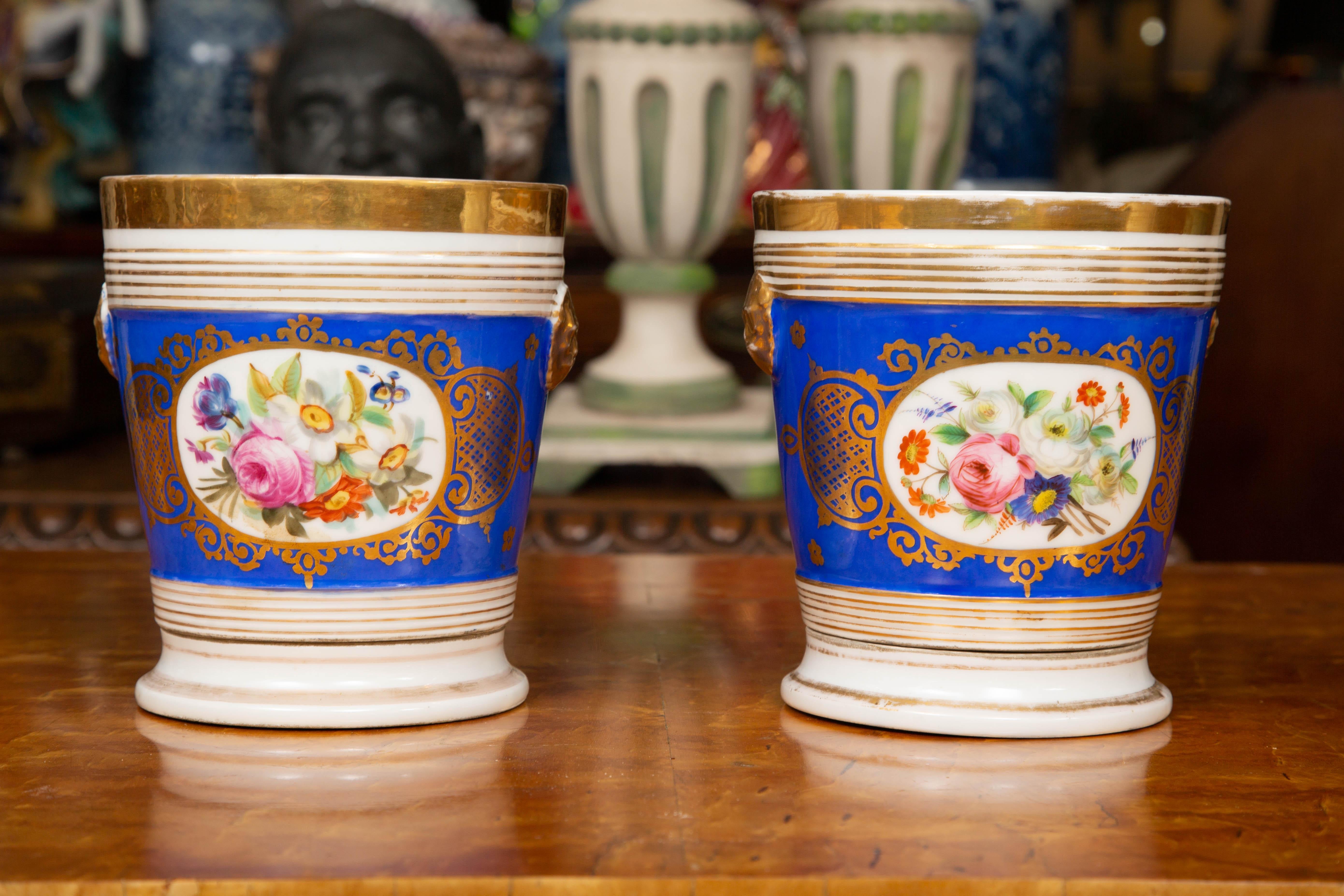 Pair of Old Paris Porcelain Cache-Pots In Good Condition In WEST PALM BEACH, FL