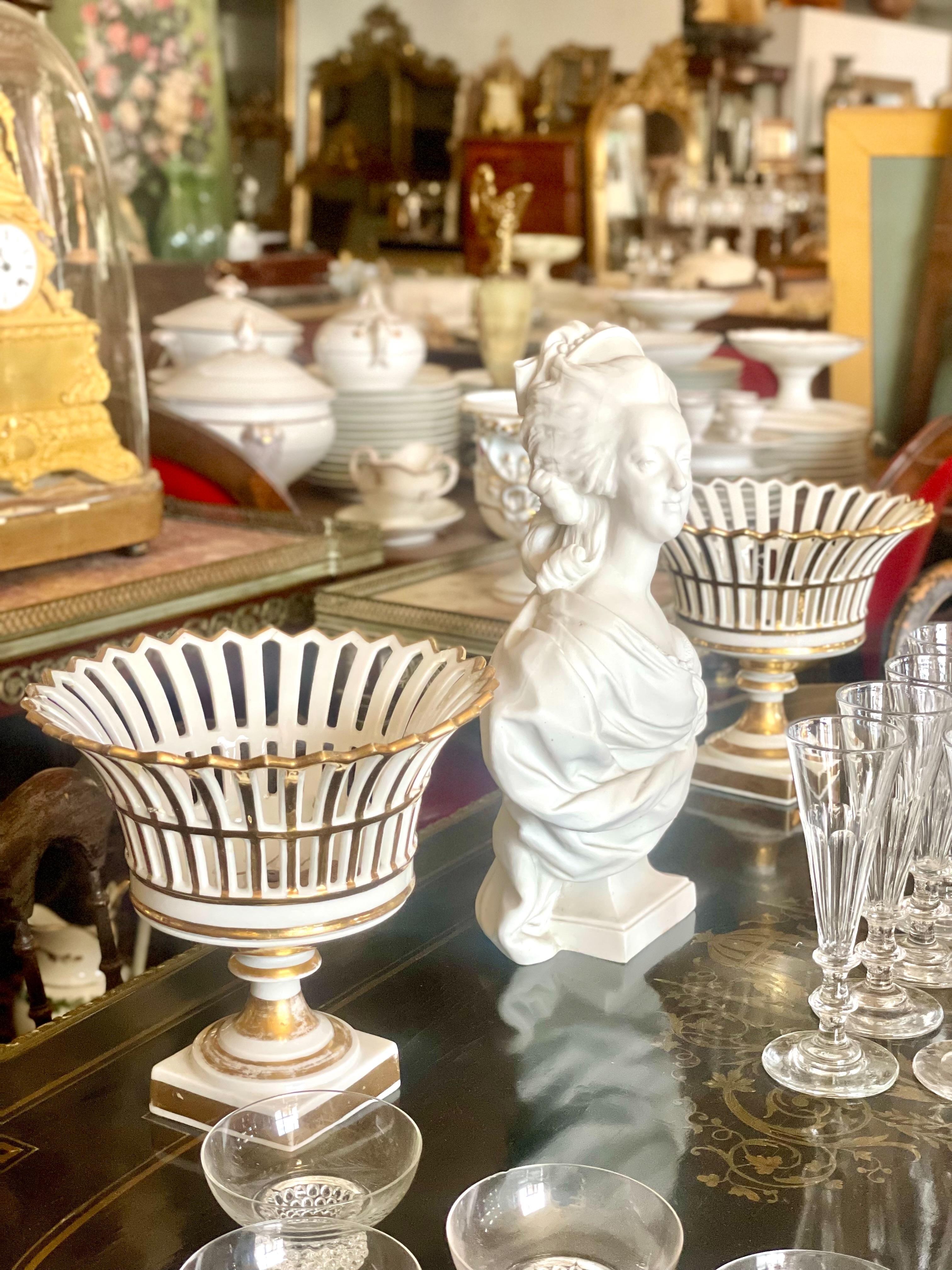 Pair of Old Paris Porcelain Empire Baskets For Sale 11