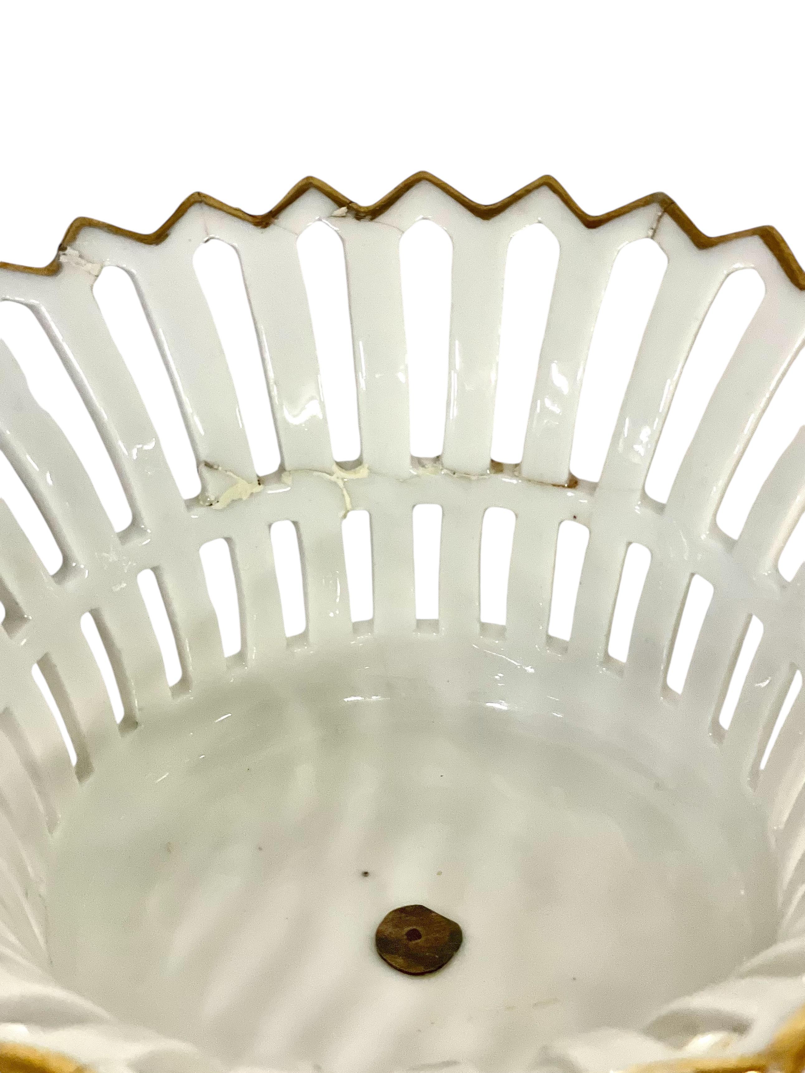 Pair of Old Paris Porcelain Empire Baskets In Good Condition For Sale In LA CIOTAT, FR
