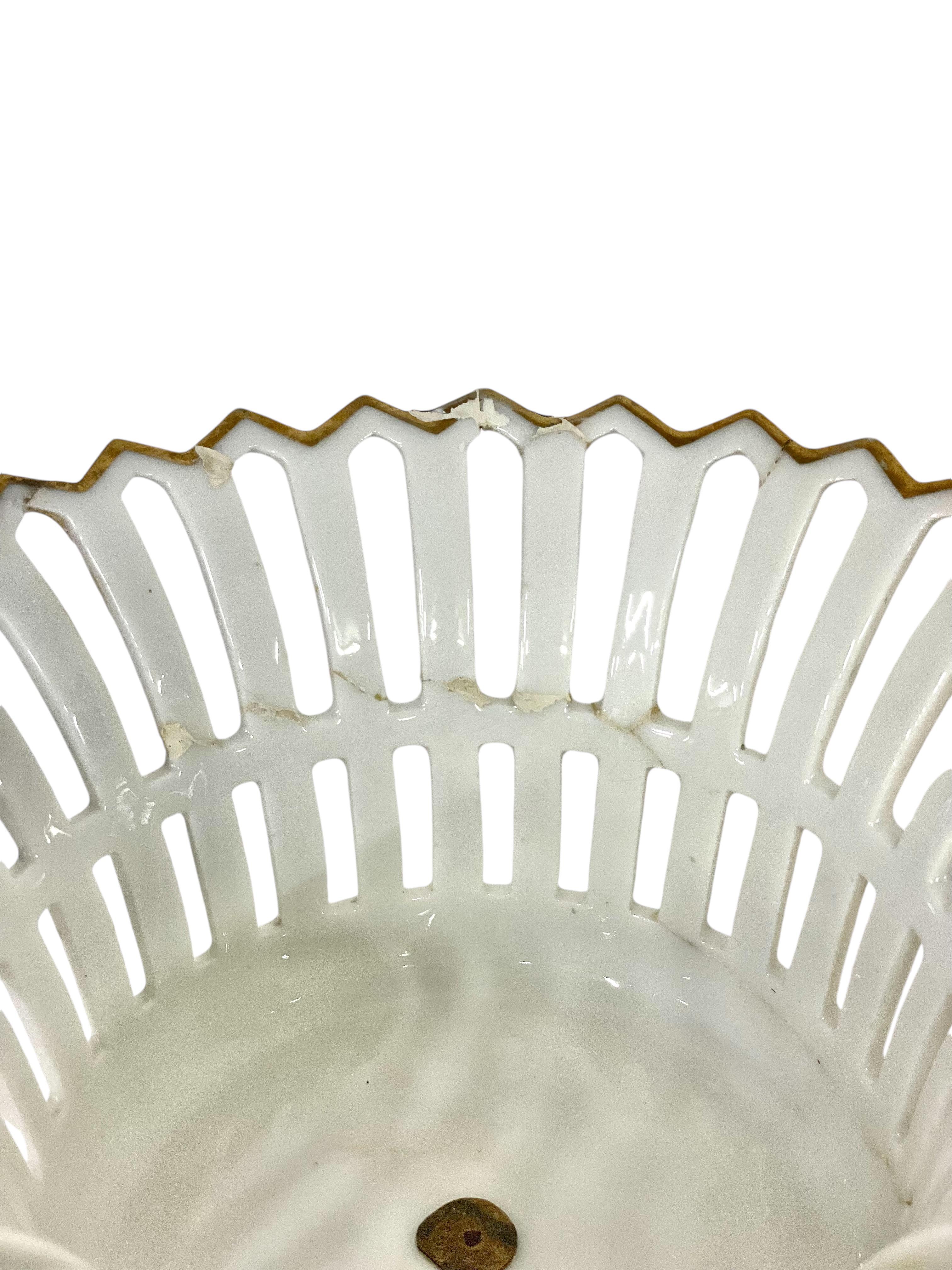 19th Century Pair of Old Paris Porcelain Empire Baskets For Sale