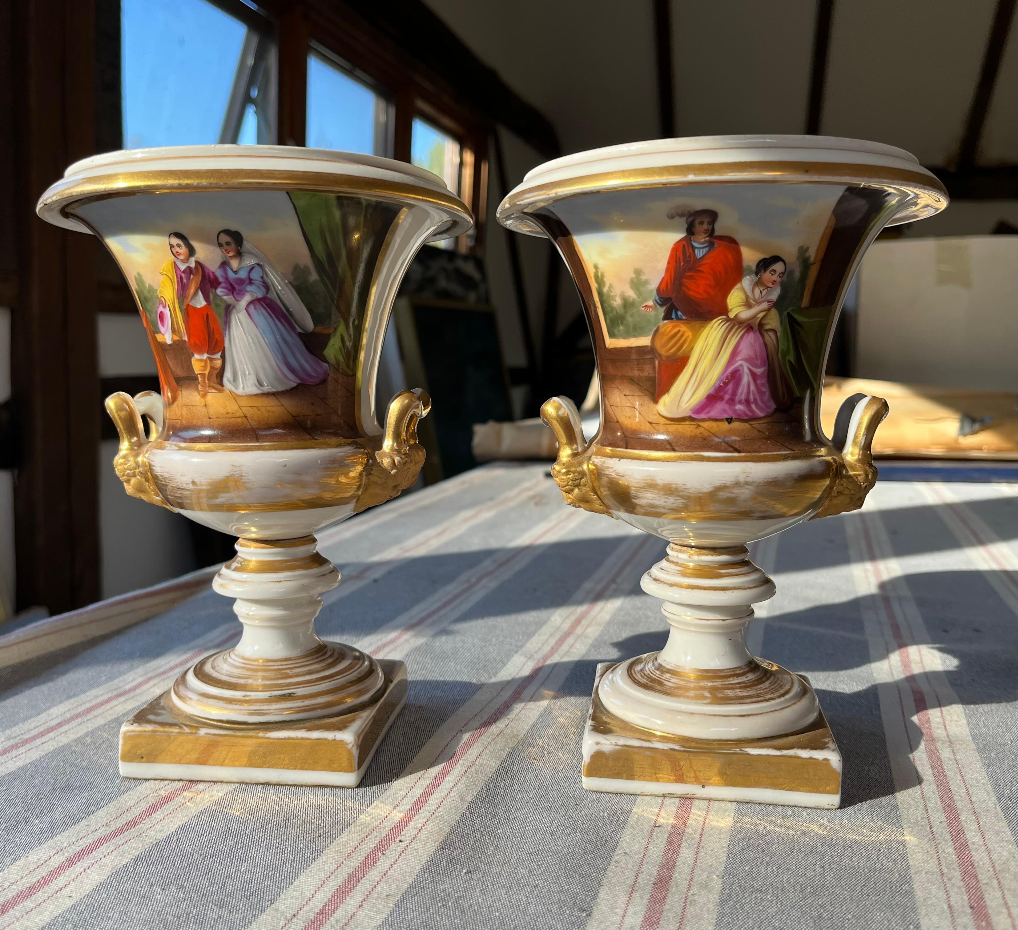 Coppia di urne di porcellana Old Paris, C.C. 1800 in vendita 2