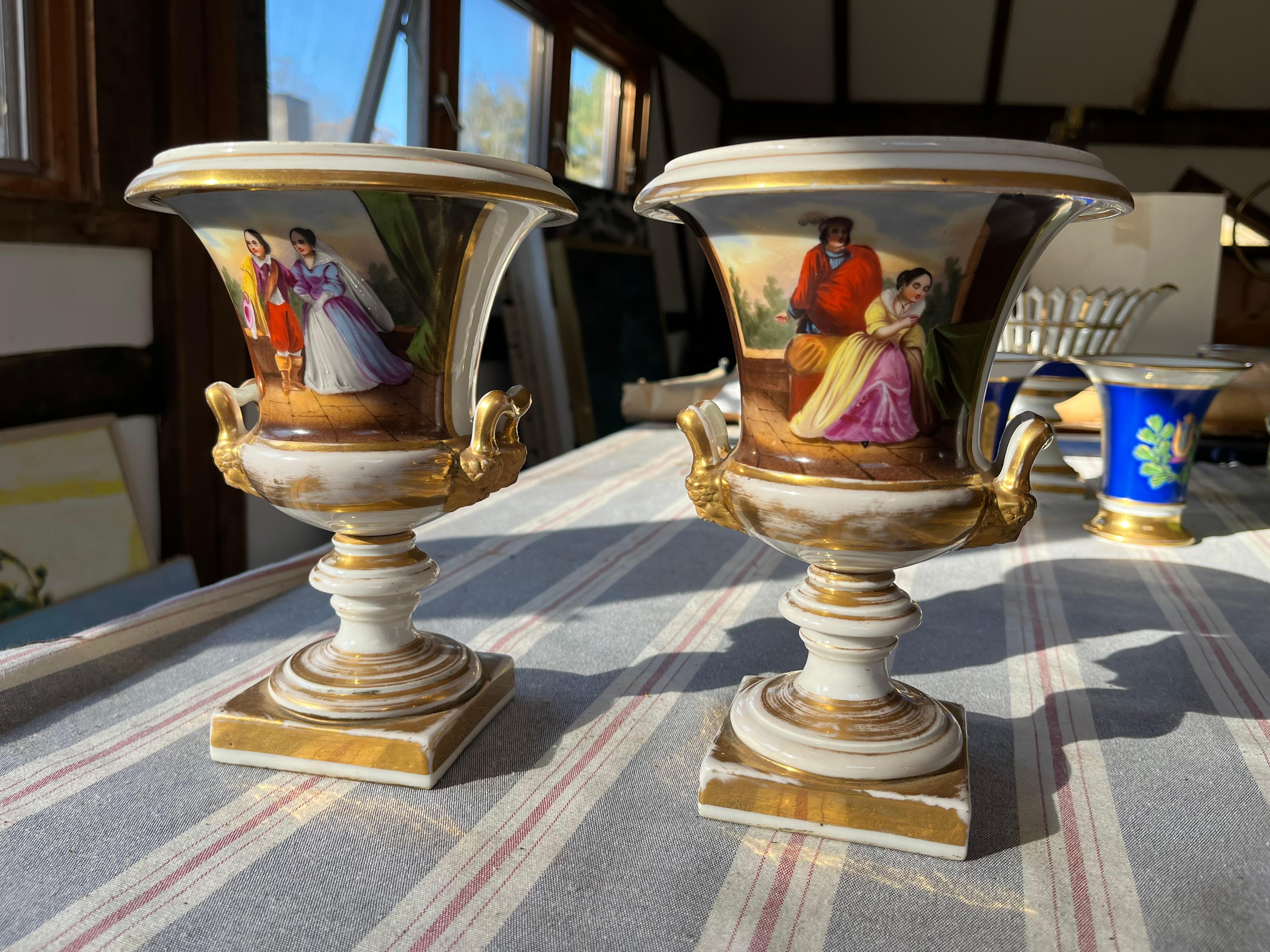 Coppia di urne di porcellana Old Paris, C.C. 1800 in vendita 4