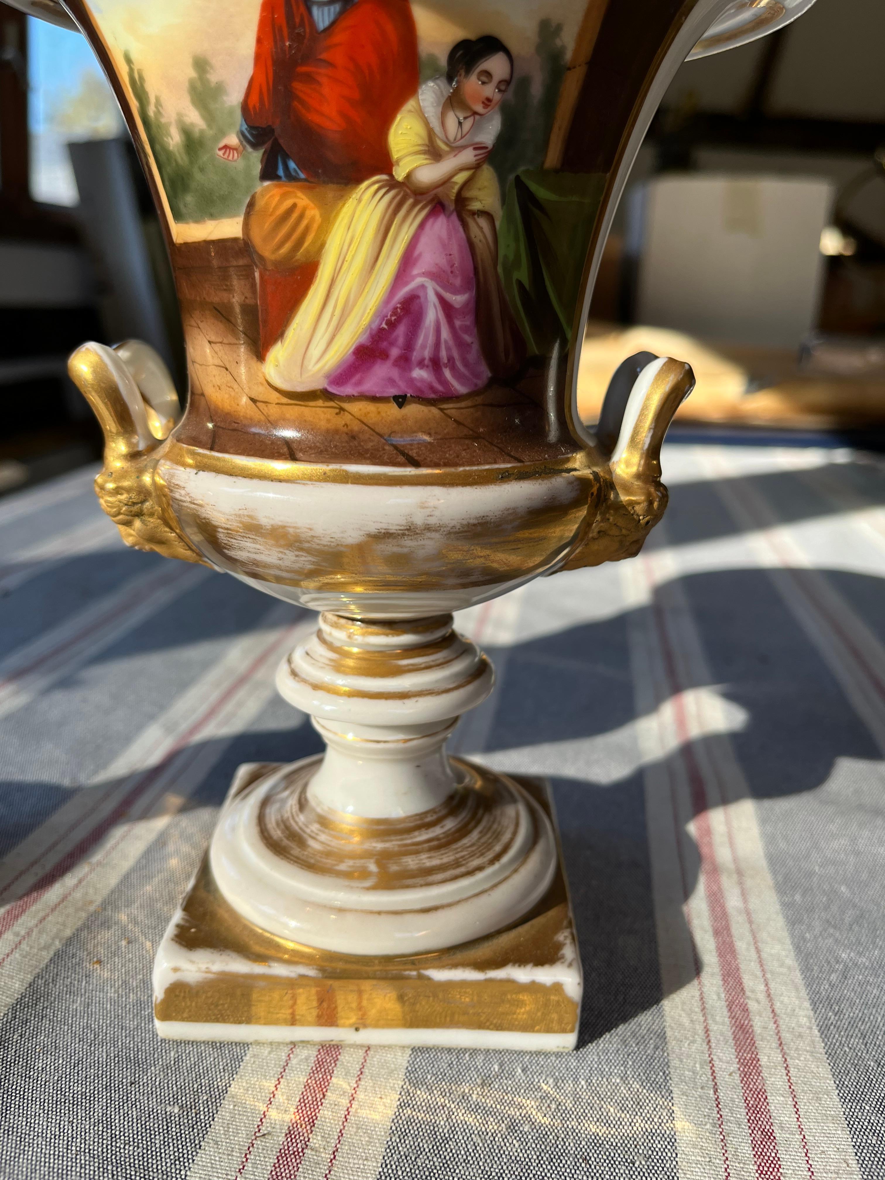 Dipinto a mano Coppia di urne di porcellana Old Paris, C.C. 1800 in vendita