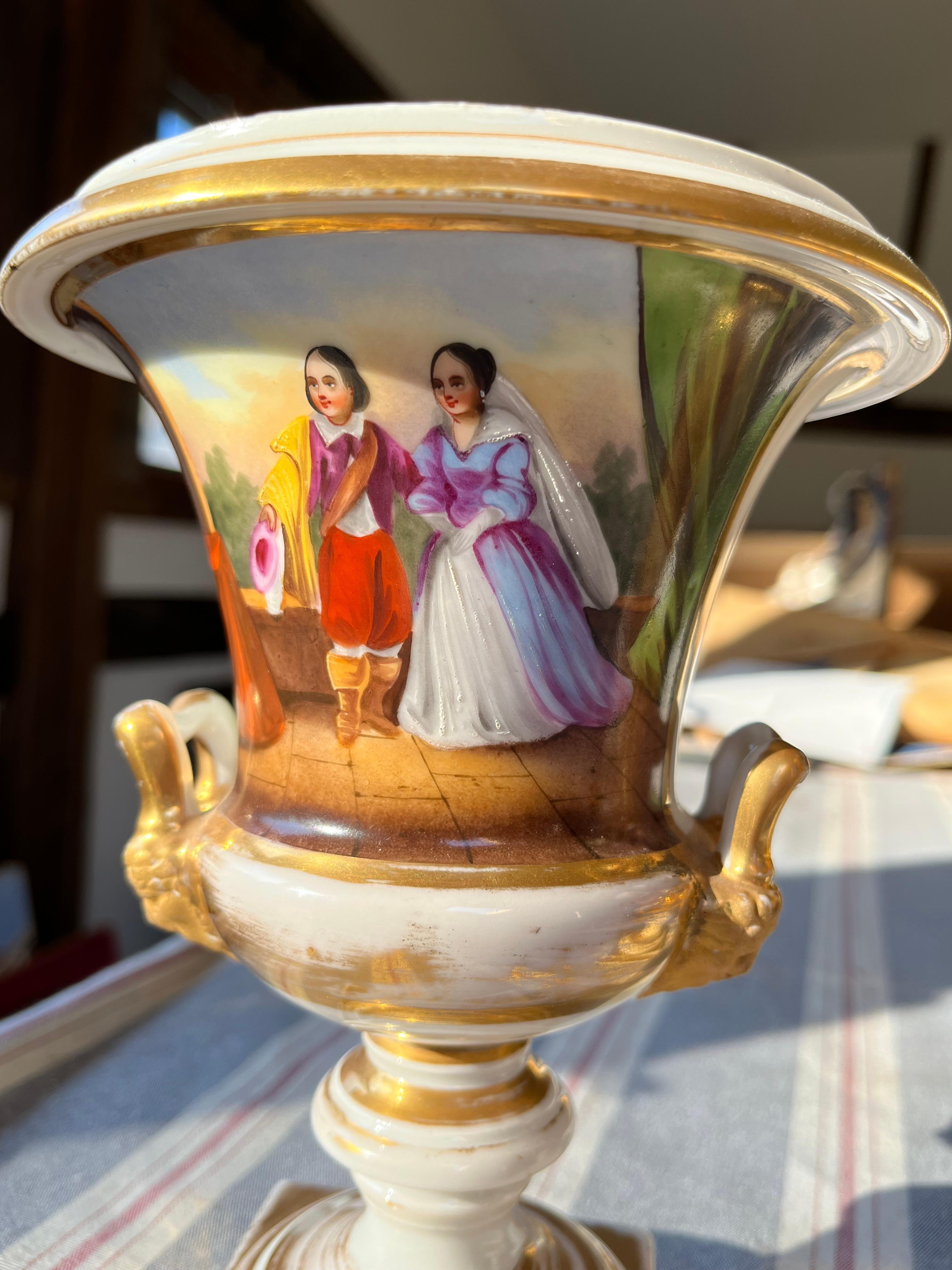XIX secolo Coppia di urne di porcellana Old Paris, C.C. 1800 in vendita