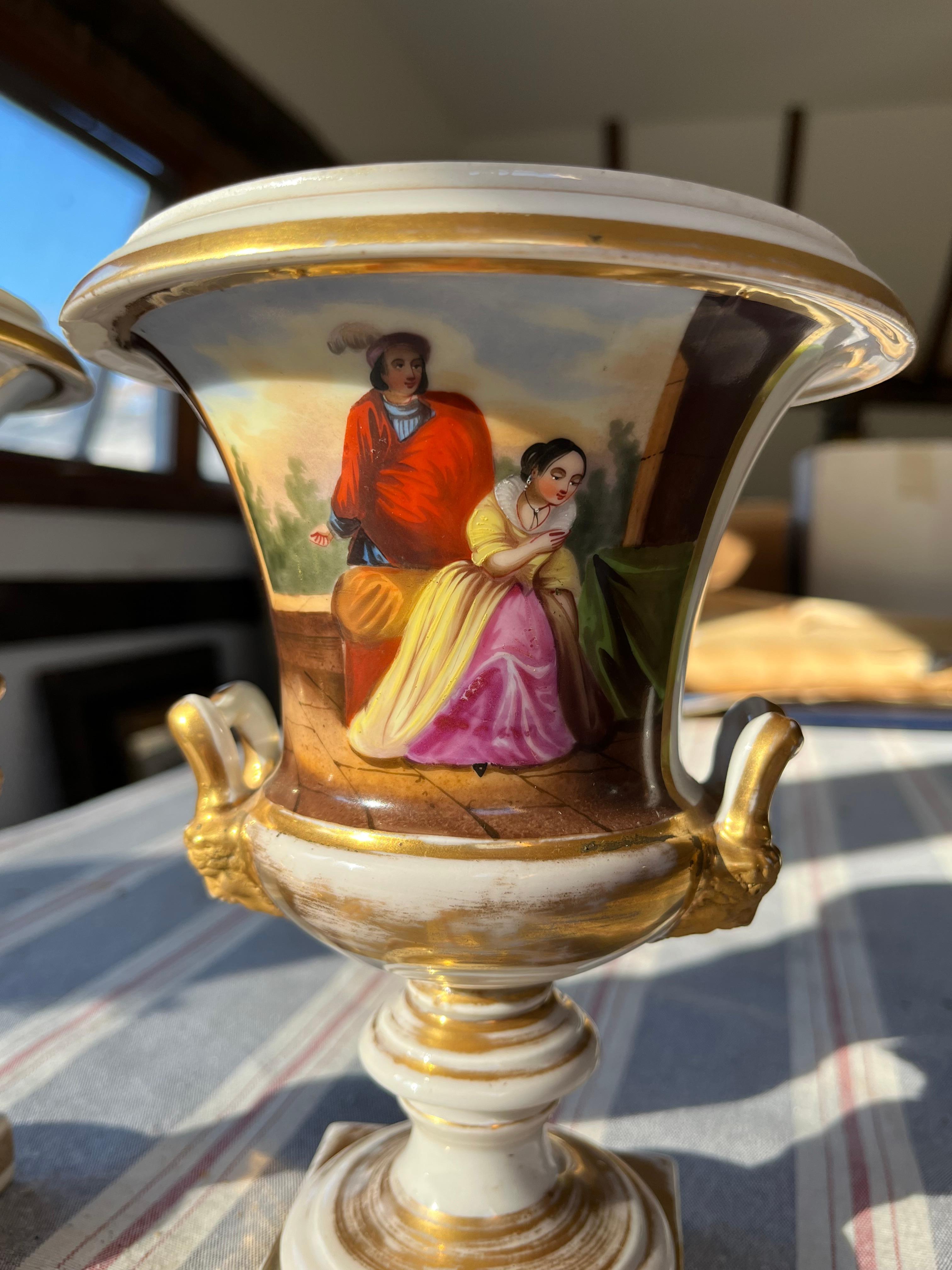 Porcellana Coppia di urne di porcellana Old Paris, C.C. 1800 in vendita