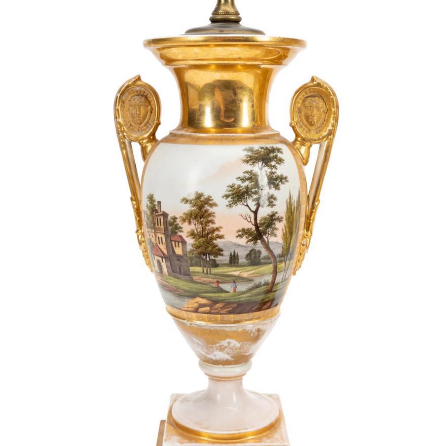 Pareja de Urnas de Porcelana Old Paris, montadas como lámparas Francés en venta