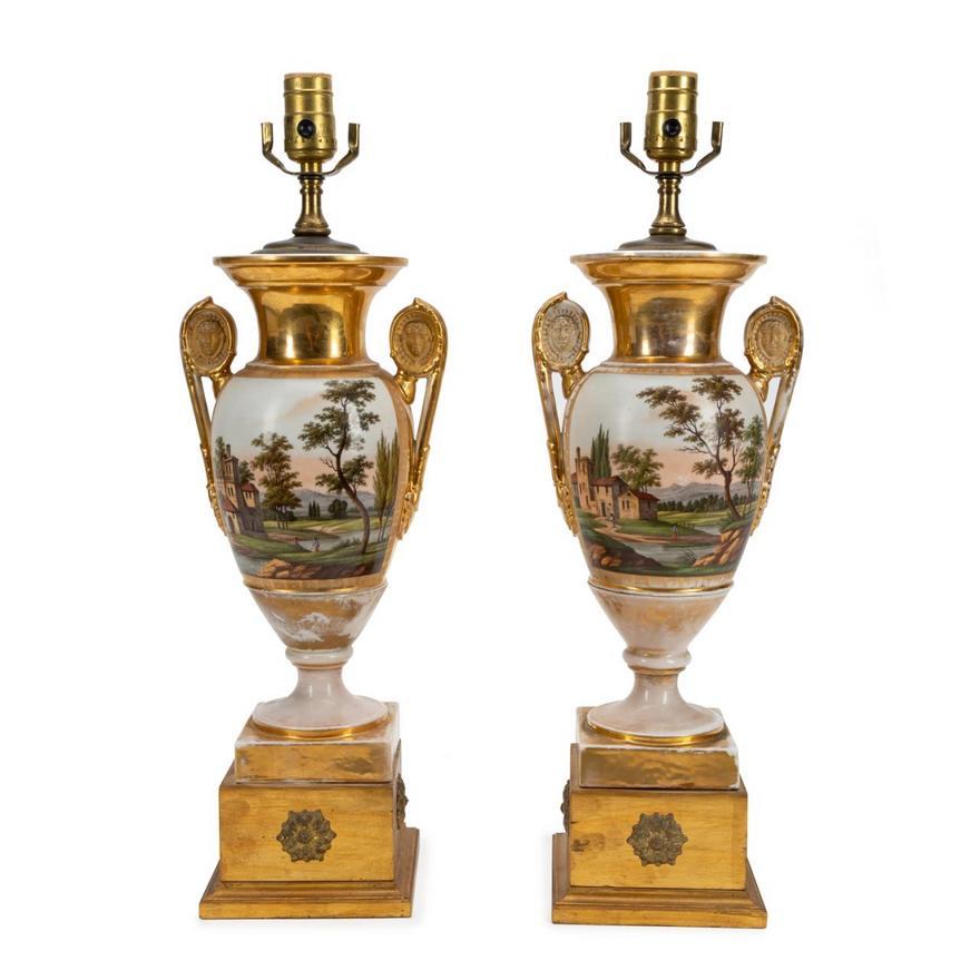 Pareja de Urnas de Porcelana Old Paris, montadas como lámparas en venta 1