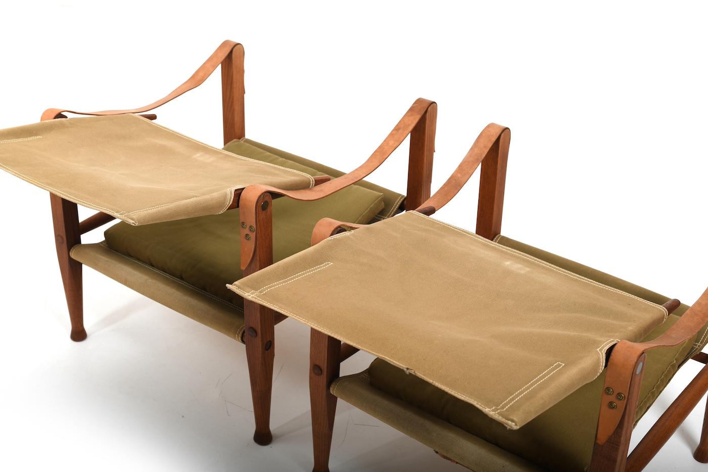 Ein Paar alte Safari-Stühle von Kaare Klint (Stoff)