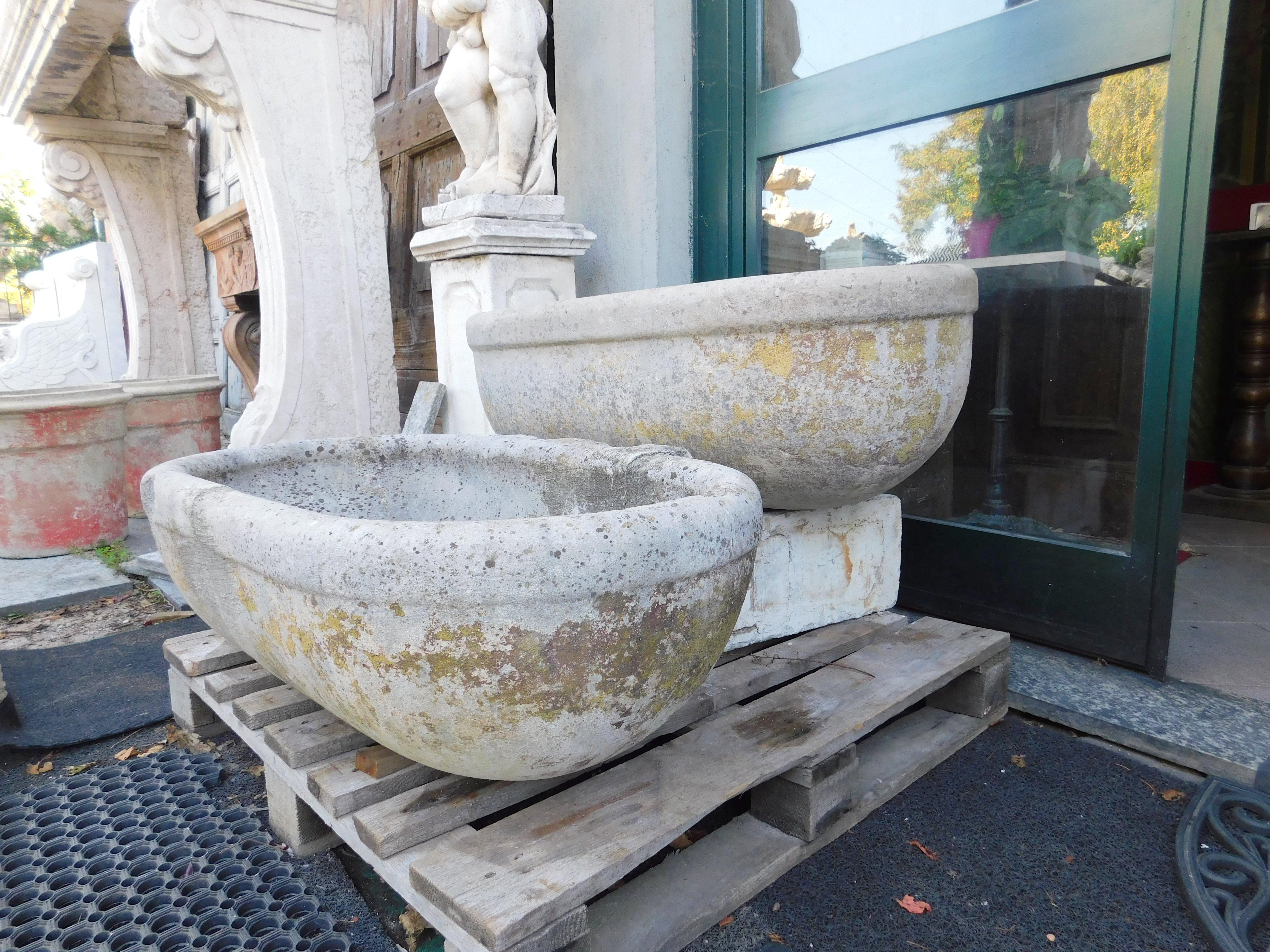 Pair of Old Sinks or Tubs, in Carved Stone, 1900s Italy In Good Condition For Sale In Cuneo, Italy (CN)