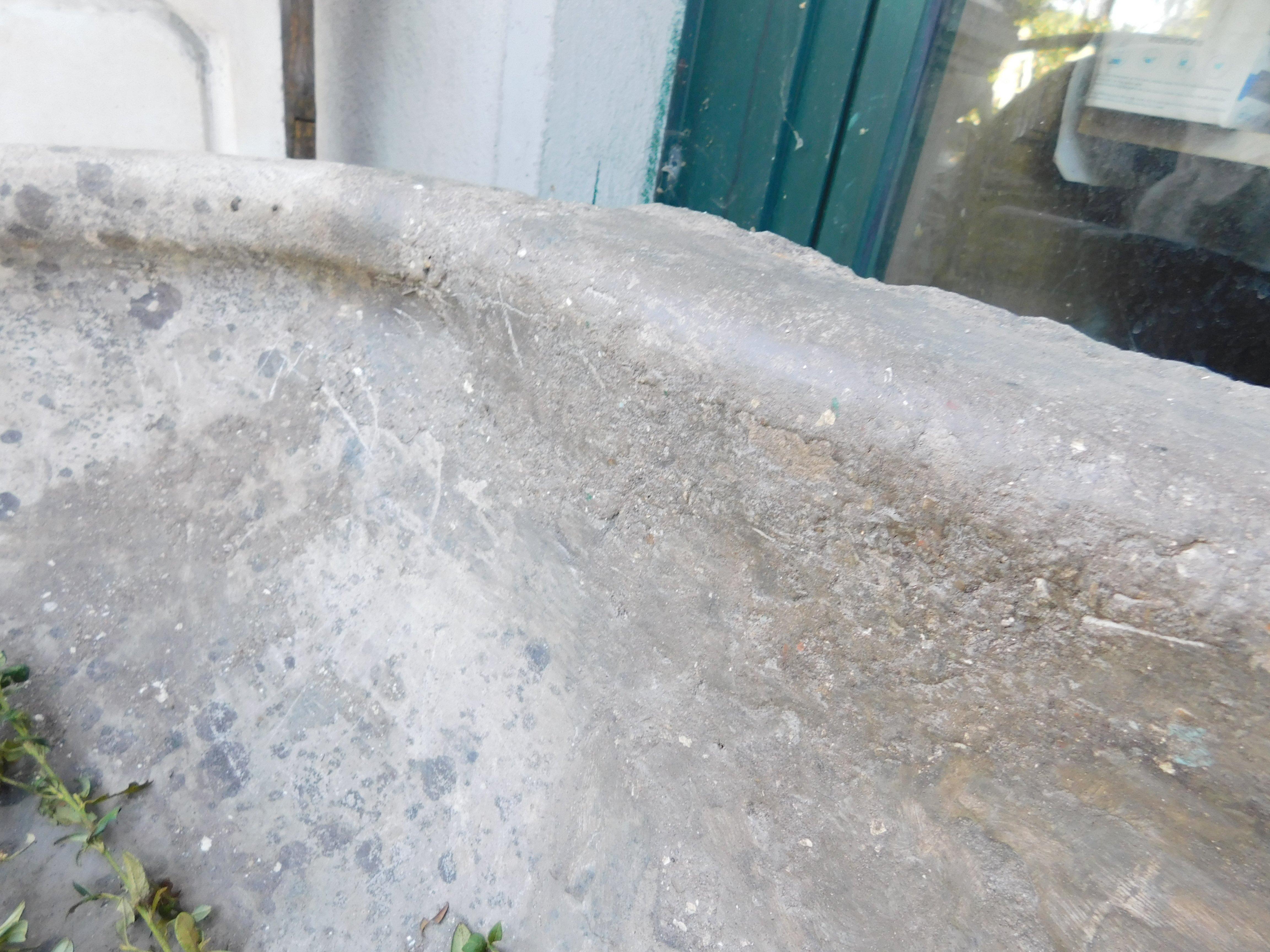 Pair of Old Sinks or Tubs, in Carved Stone, 1900s Italy For Sale 2