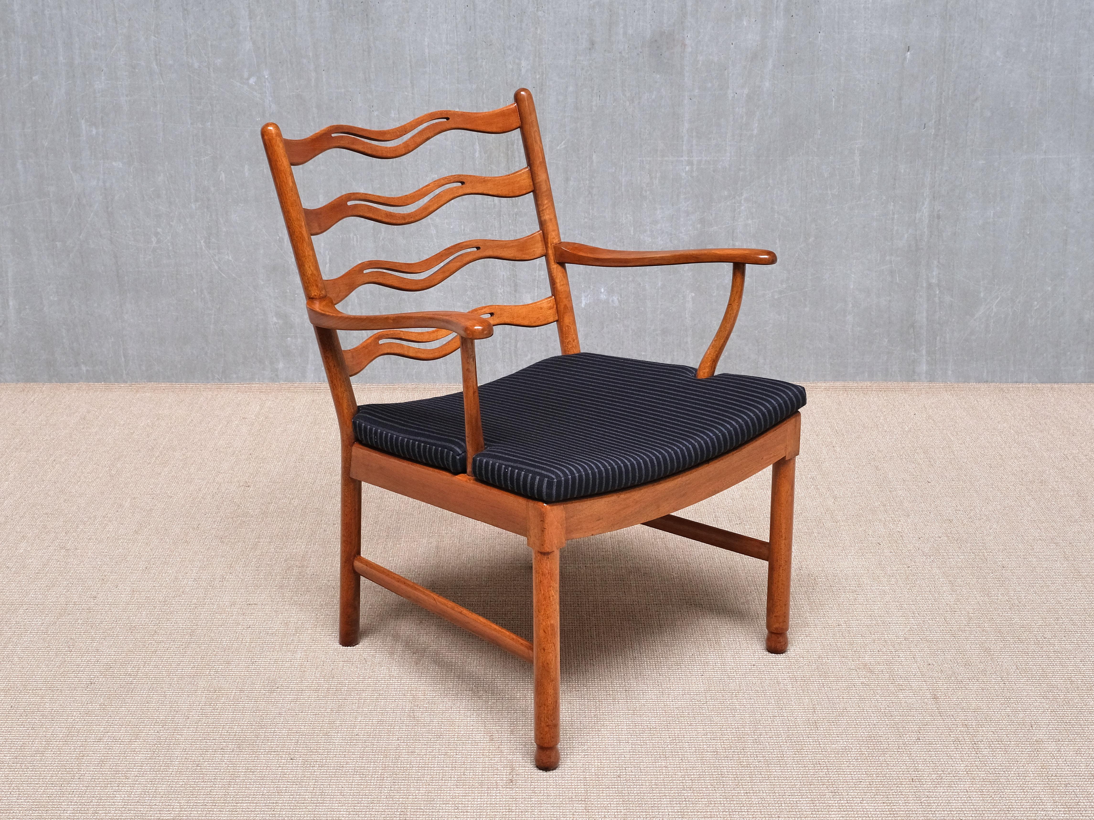 Paire de fauteuils Ole Wanscher, Model No. 1755, Fritz Hansen, Danemark, années 1940 en vente 4